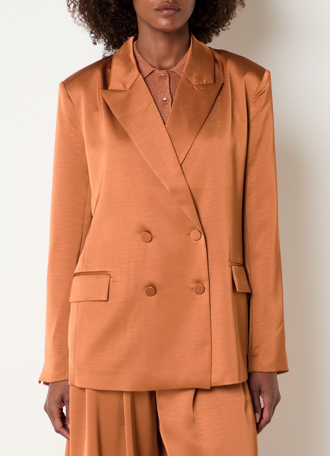 Dante 6 Sevignu blazer van satijn met steekzakken - detail oranjebruin