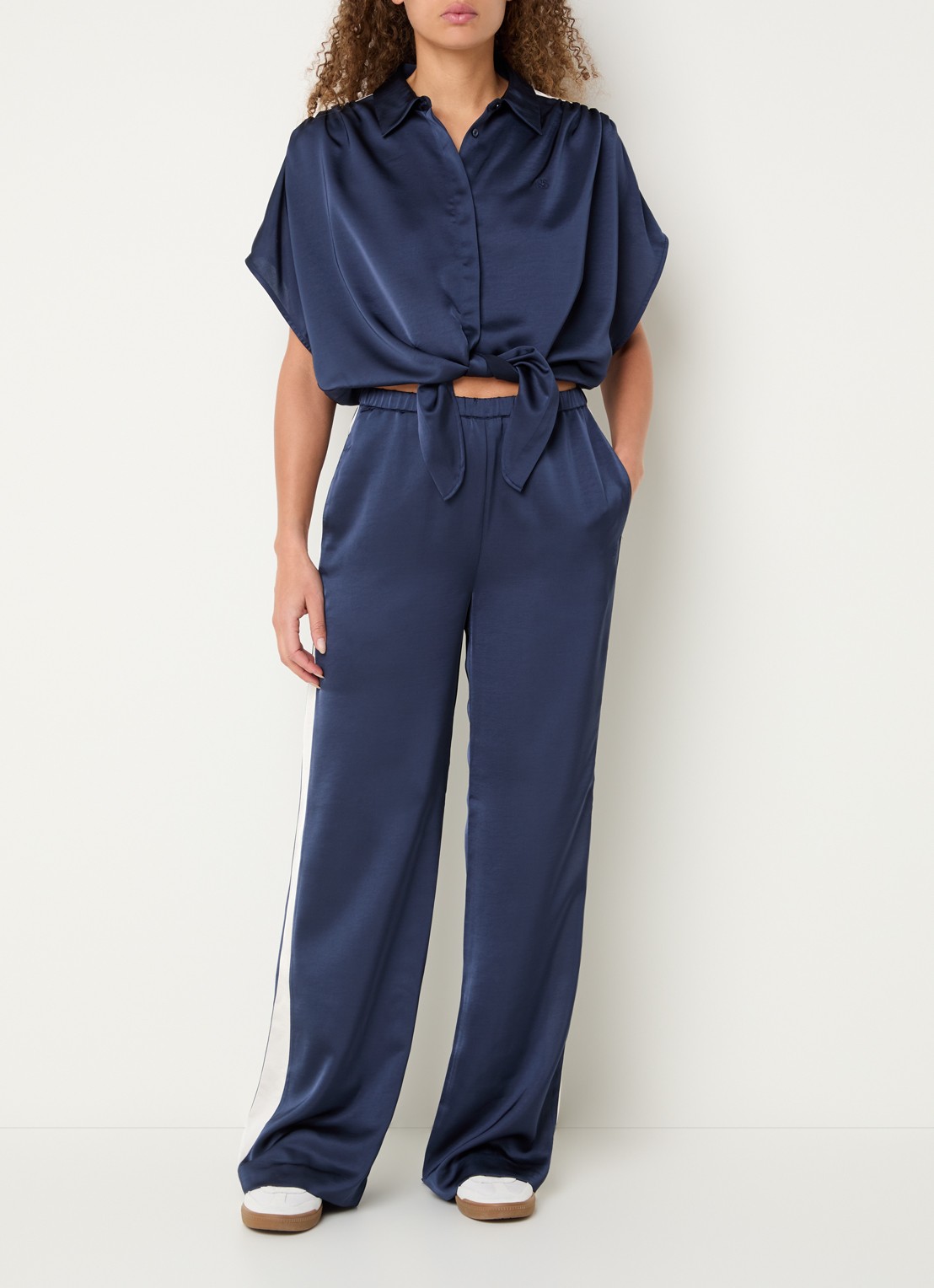 Dante 6 Siren blouse van satijn met geknoopt detail - voorkant 4 indigo