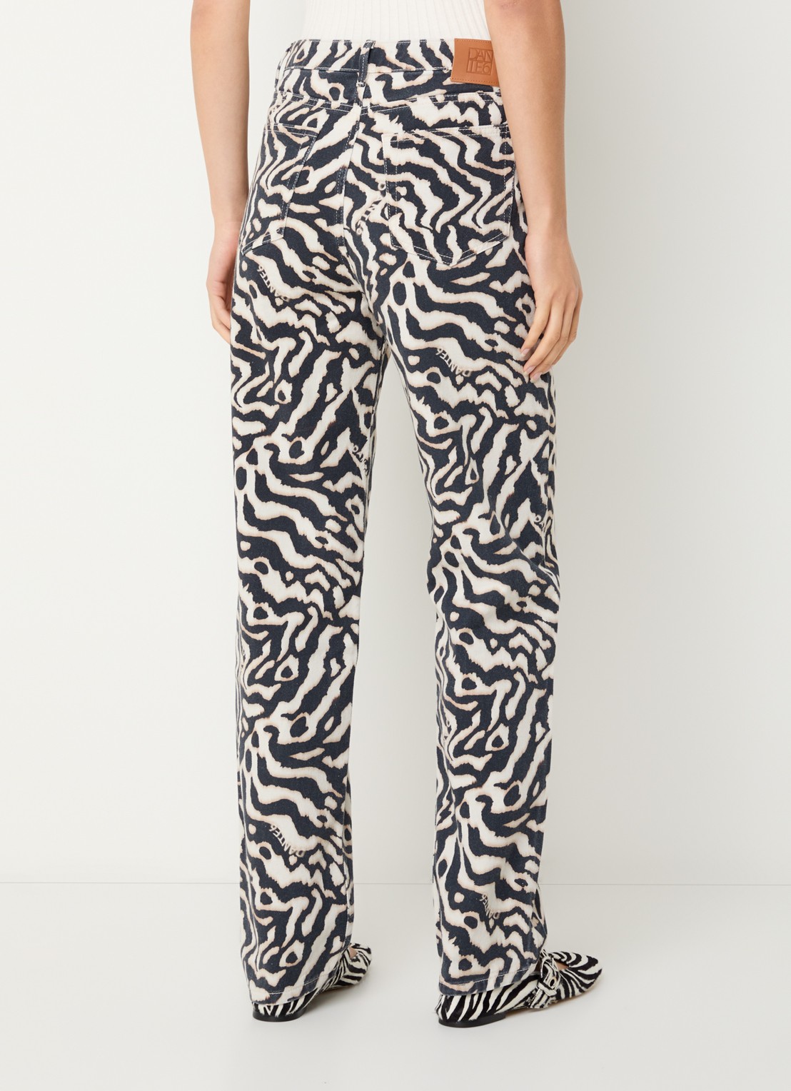 Dante 6 Spotted high waist loose fit jeans met zebraprint - achterkant 5 zwart