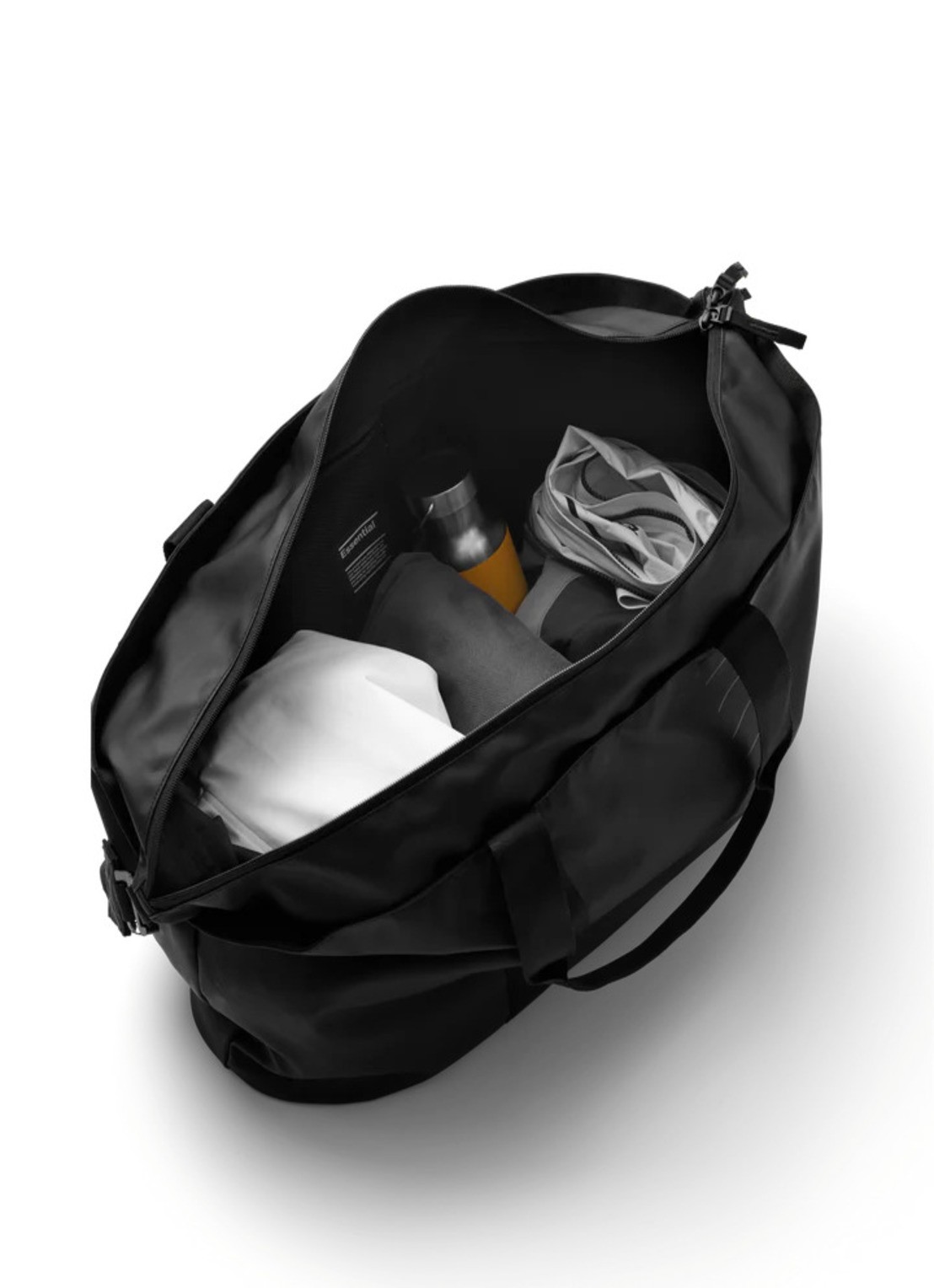 Db Essential weekendtas met afneembare schouderriem - voorkant 2 zwart
