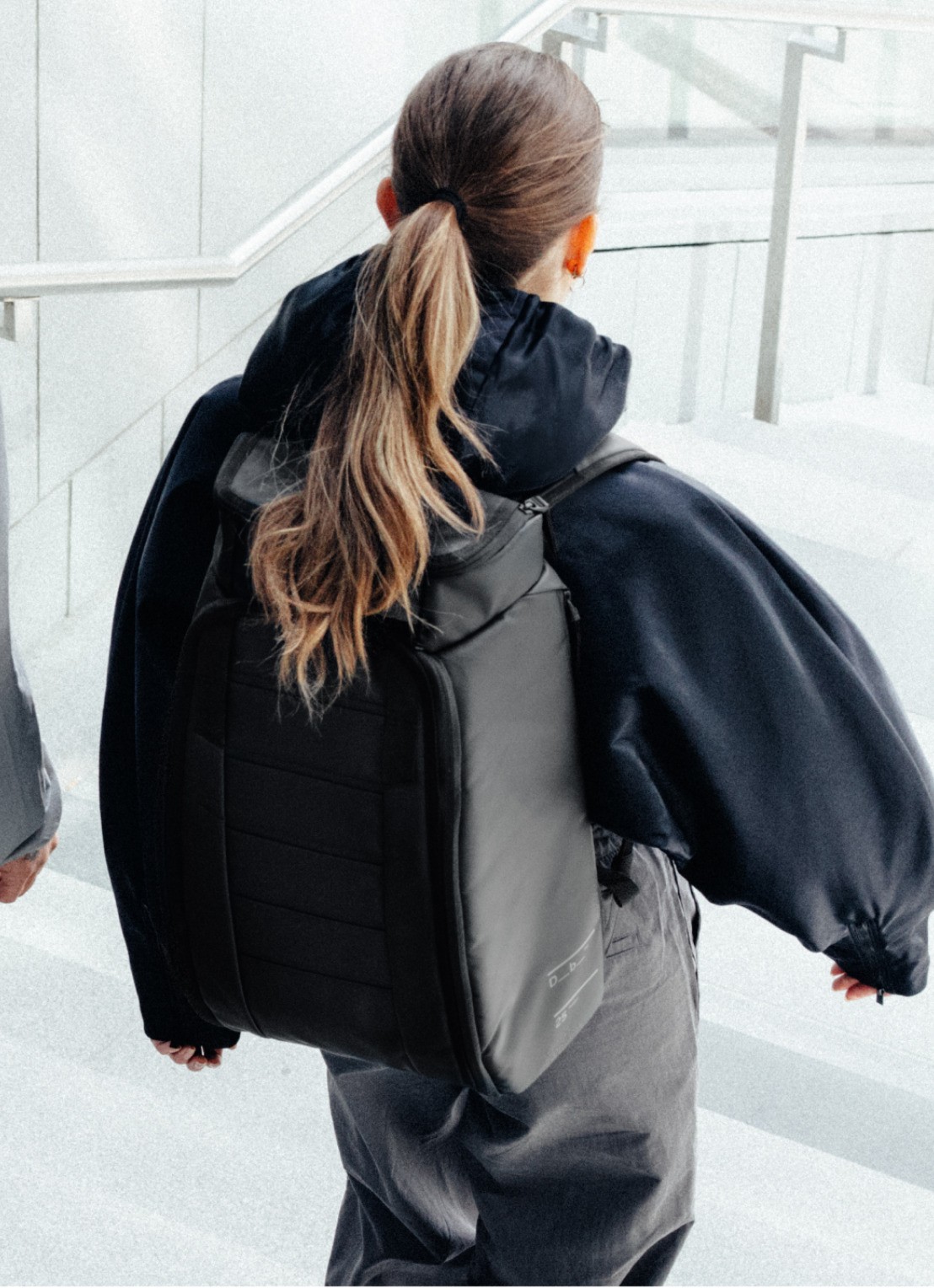 Db Hugger rugzak met laptopvak 25 liter - voorkant 3 zwart