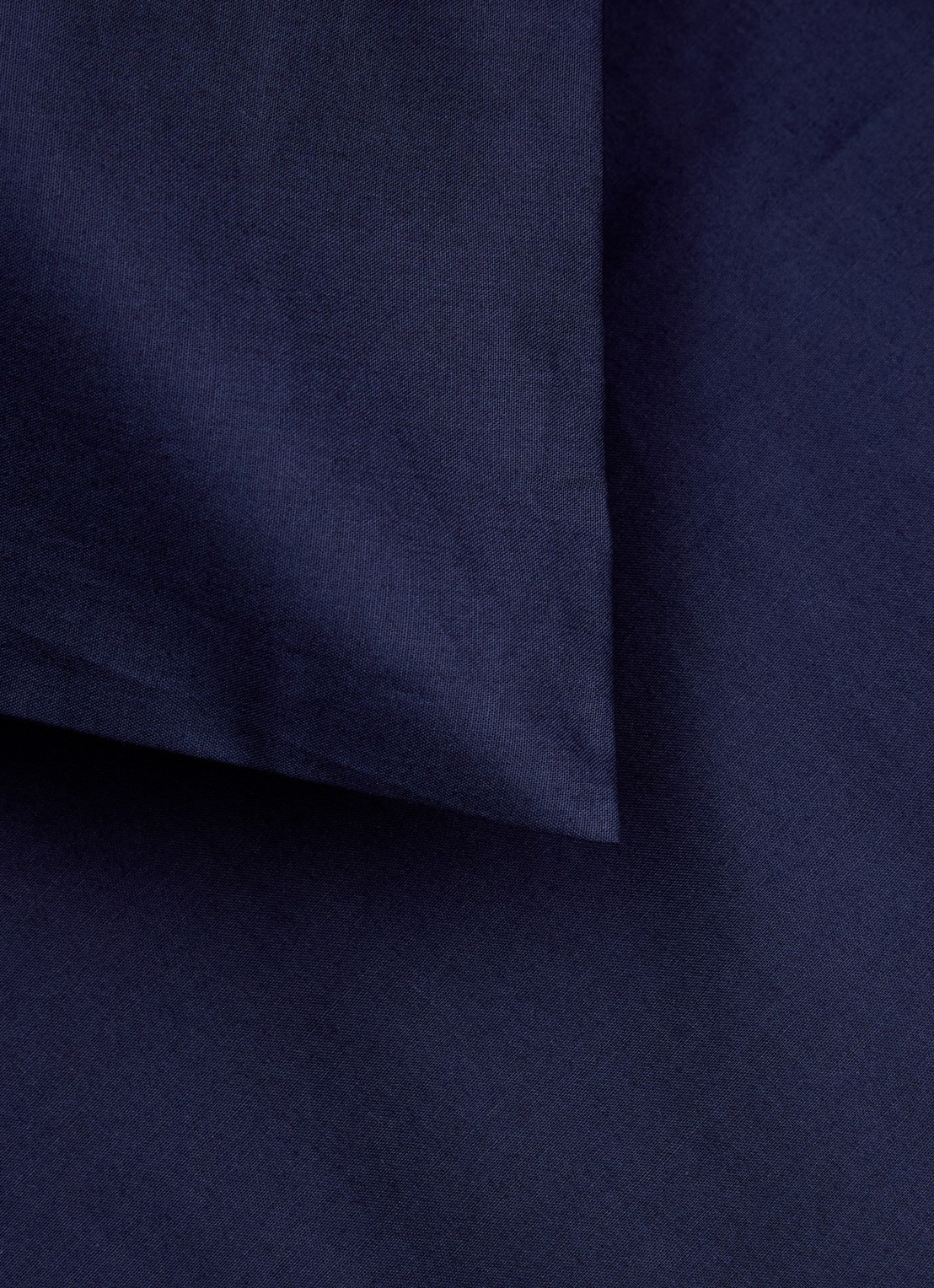 de Bijenkorf Home  dekbedovertrekset van  katoen perkal 200TC - inclusief kussenslopen - detail 3 donkerblauw