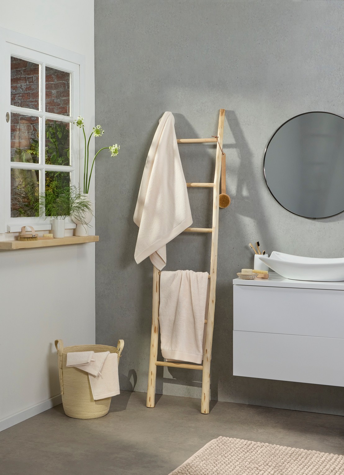 de Bijenkorf Home Evolution badhanddoek - 580 gr/m2 - 60 x 110 cm - voorkant 2 zand