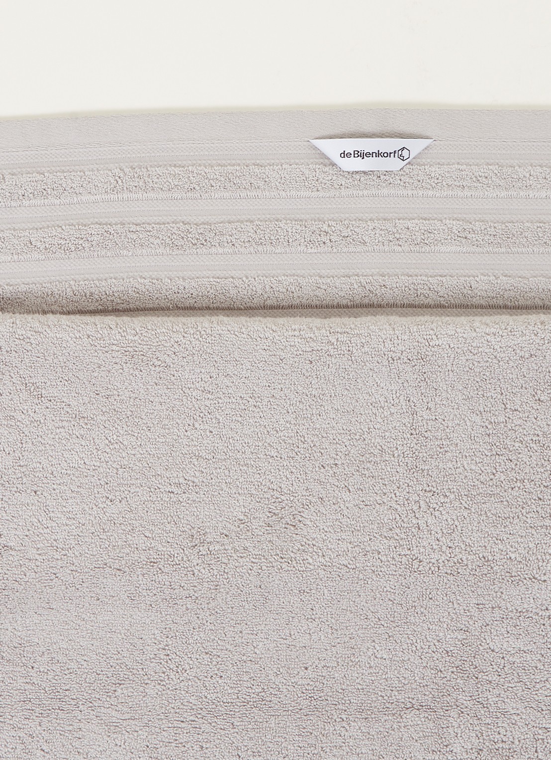 de Bijenkorf Home Evolution badlaken - 580 gr/m2 - 70 x 140 cm - detail 3 lichtgrijs