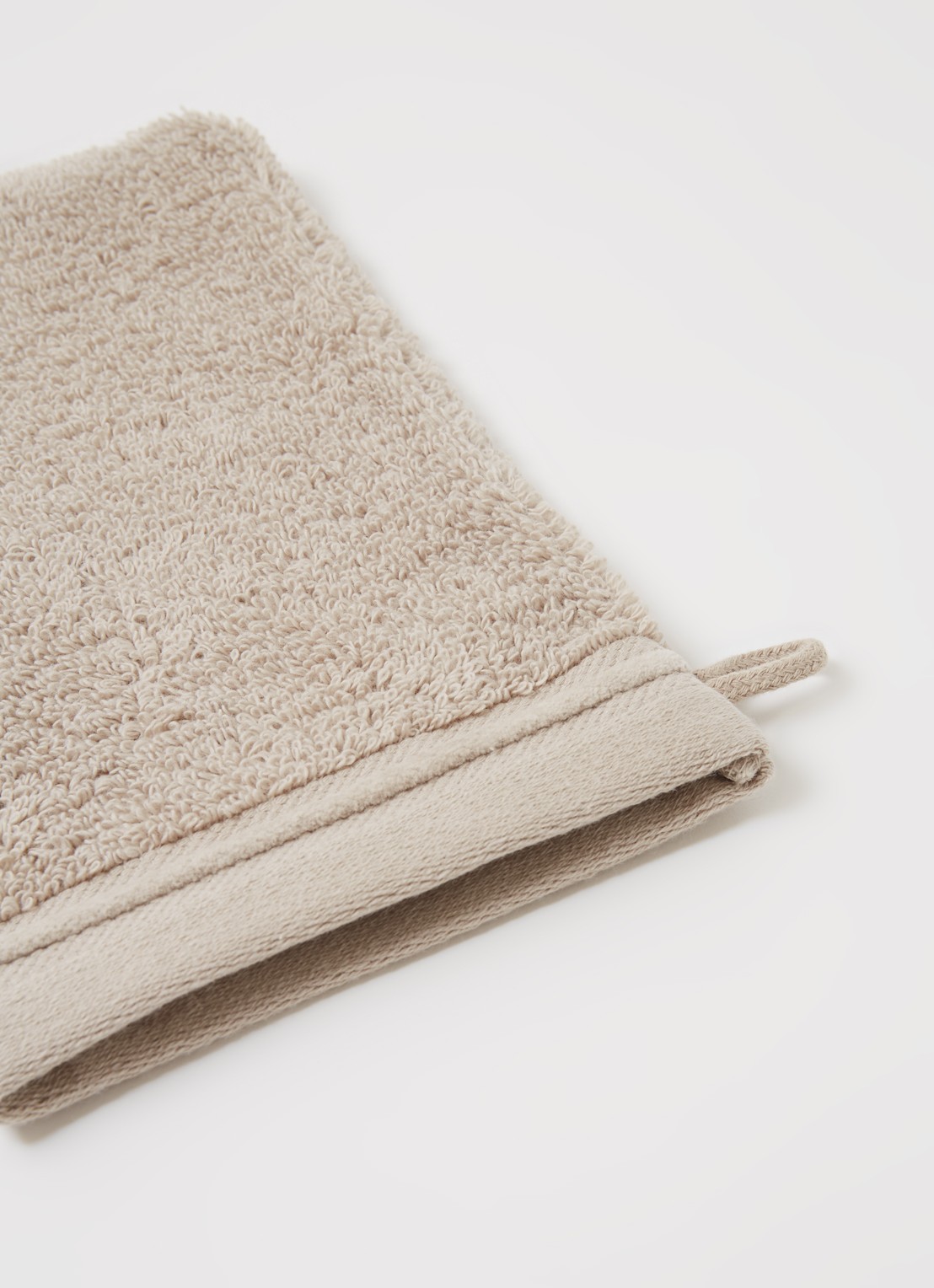 de Bijenkorf Home Evolution washand- 580 gr/m2 - 16 x 21 cm set van 2 - detail 4 taupe