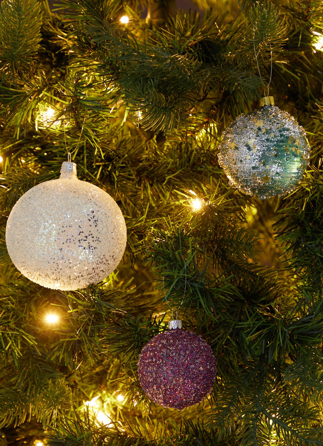 de Bijenkorf Home Glitter kerstbal 7 cm - voorkant 2 paars