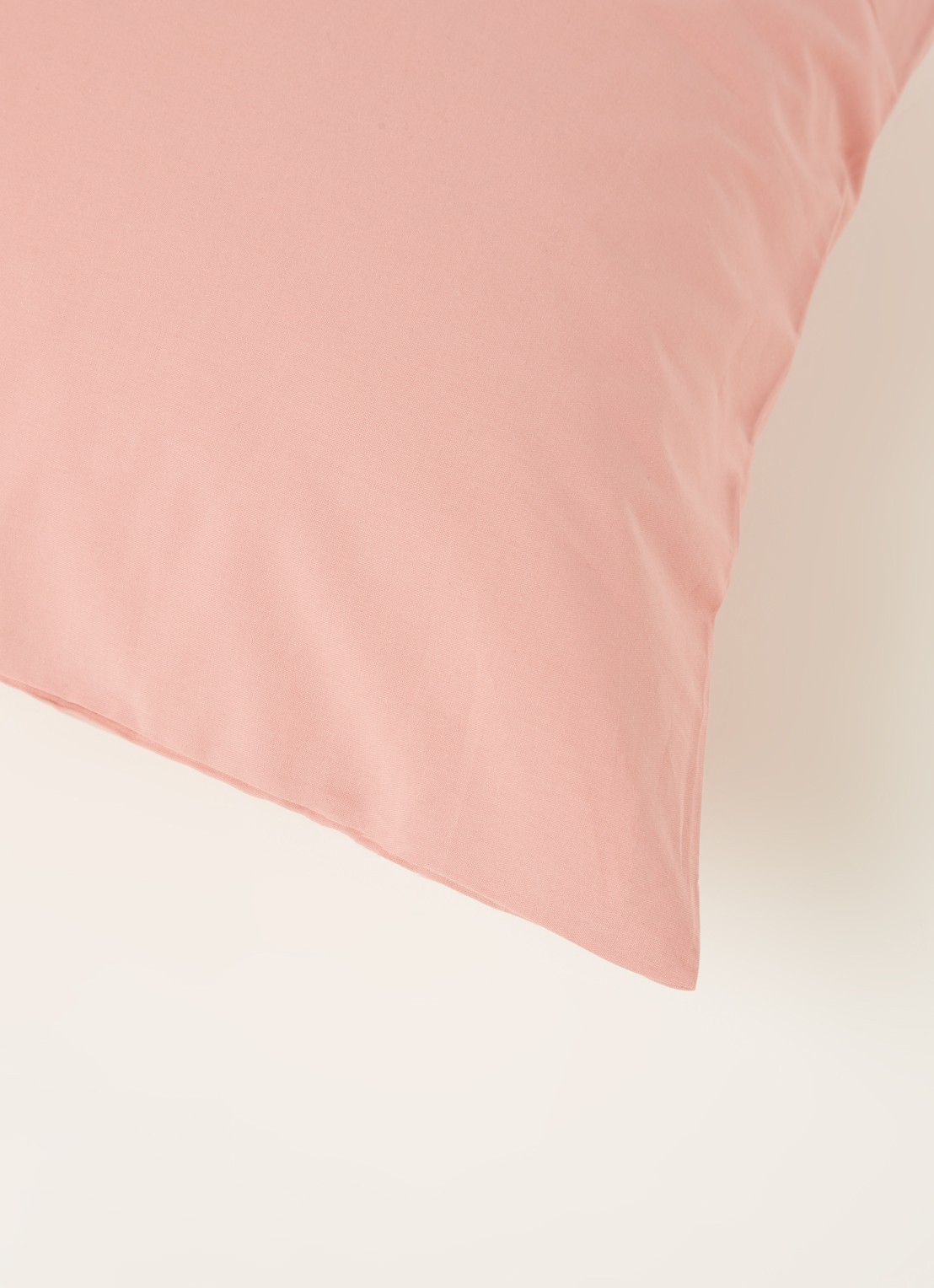 de Bijenkorf Home  kussensloop van  katoen 200TC in 2-pack - detail oudroze