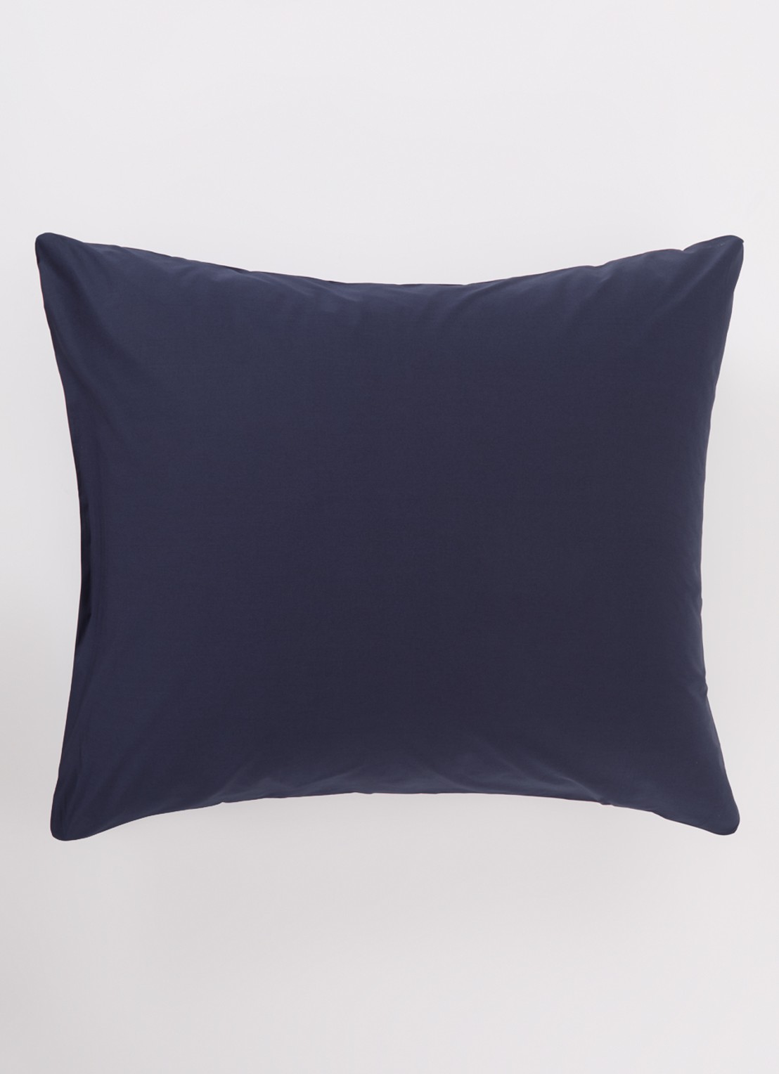 de Bijenkorf Home  kussensloop van  katoen 200TC in 2-pack - detail 2 donkerblauw