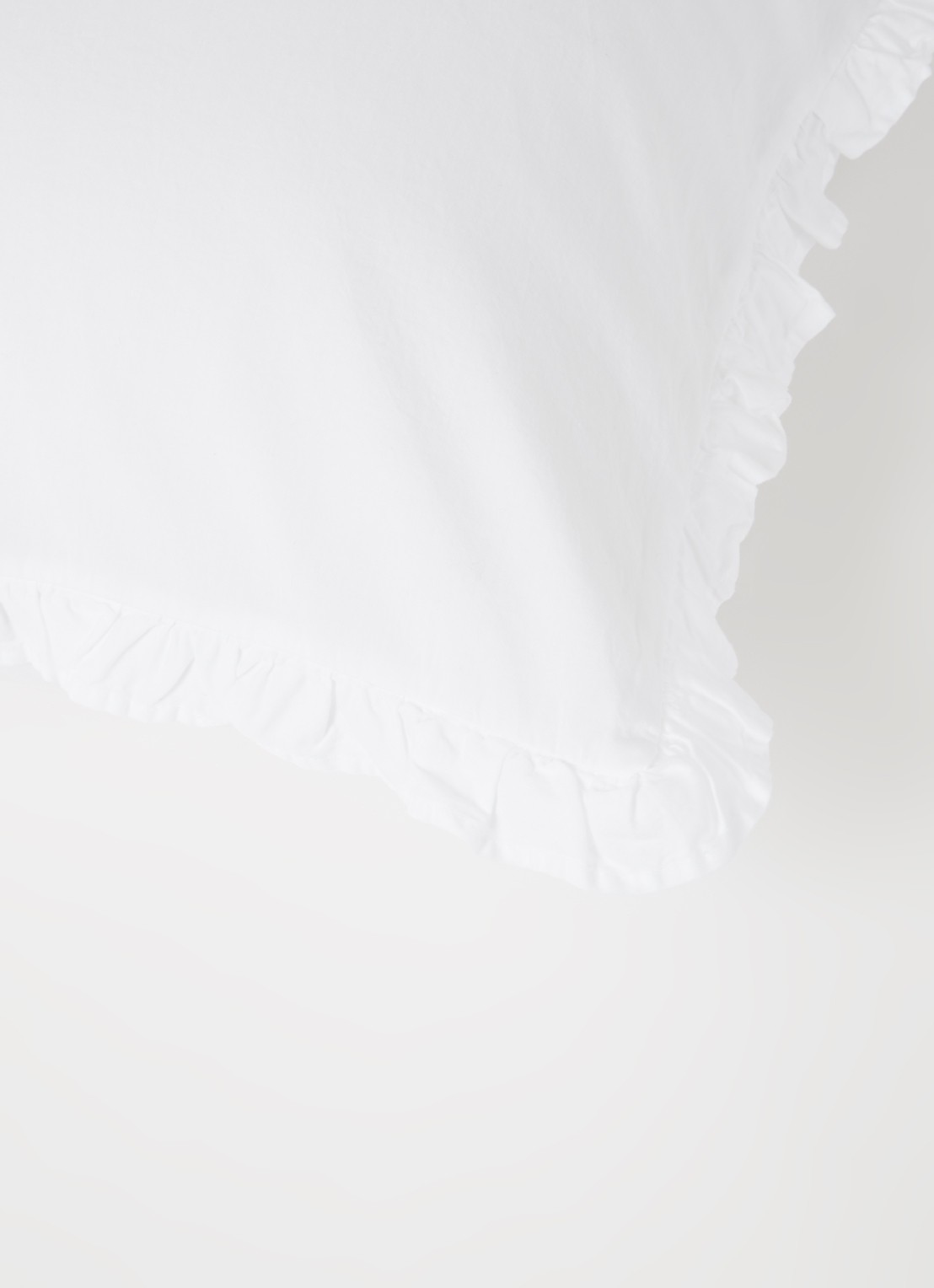 de Bijenkorf Home  kussensloop van katoensatijn 200TC in 2-pack - detail wit