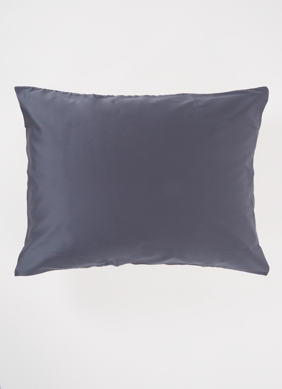 de Bijenkorf Home Kussensloop van  katoensatijn 300TC in 2-pack - detail indigo