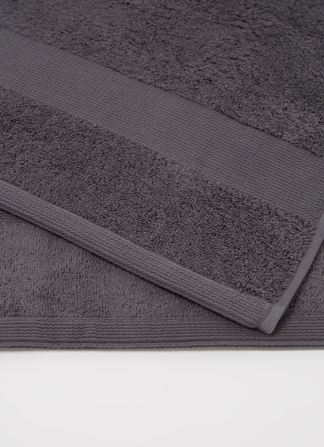 de Bijenkorf Home  Softness badhanddoek - 600 gr/m2 - 60 x 110 cm - detail 2 antraciet