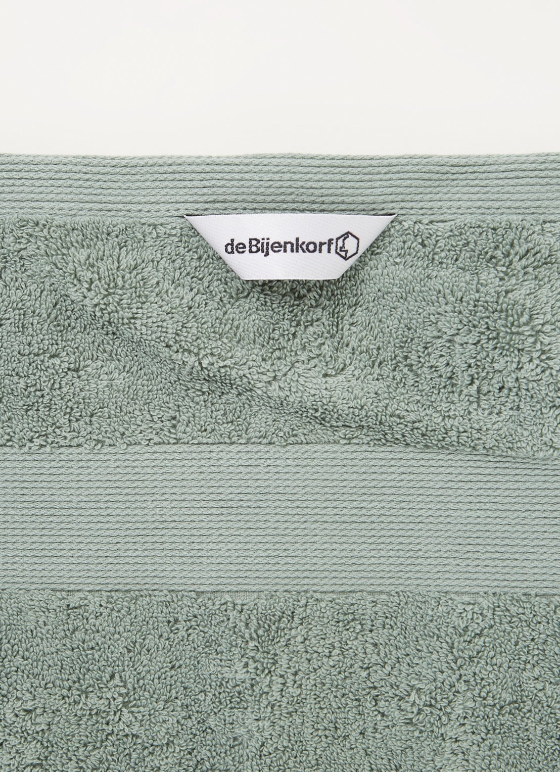 de Bijenkorf Home  Softness badhanddoek - 600 gr/m2 - 60 x 110 cm - detail zeegroen