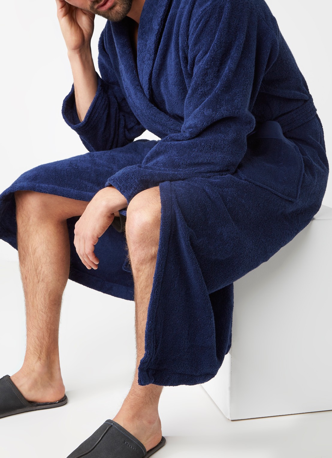 de Bijenkorf Home  Softness badjas van  katoen - unisex - detail 4 donkerblauw