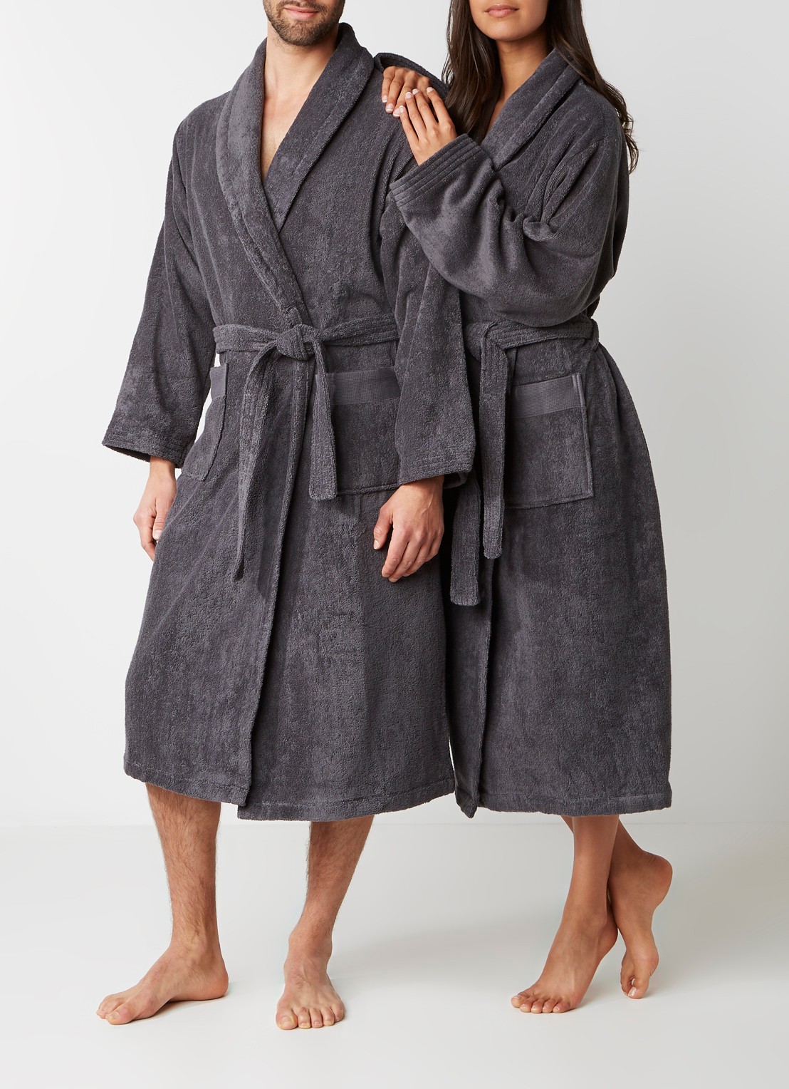 de Bijenkorf Home  Softness badjas van  katoen - unisex - voorkant 3 antraciet