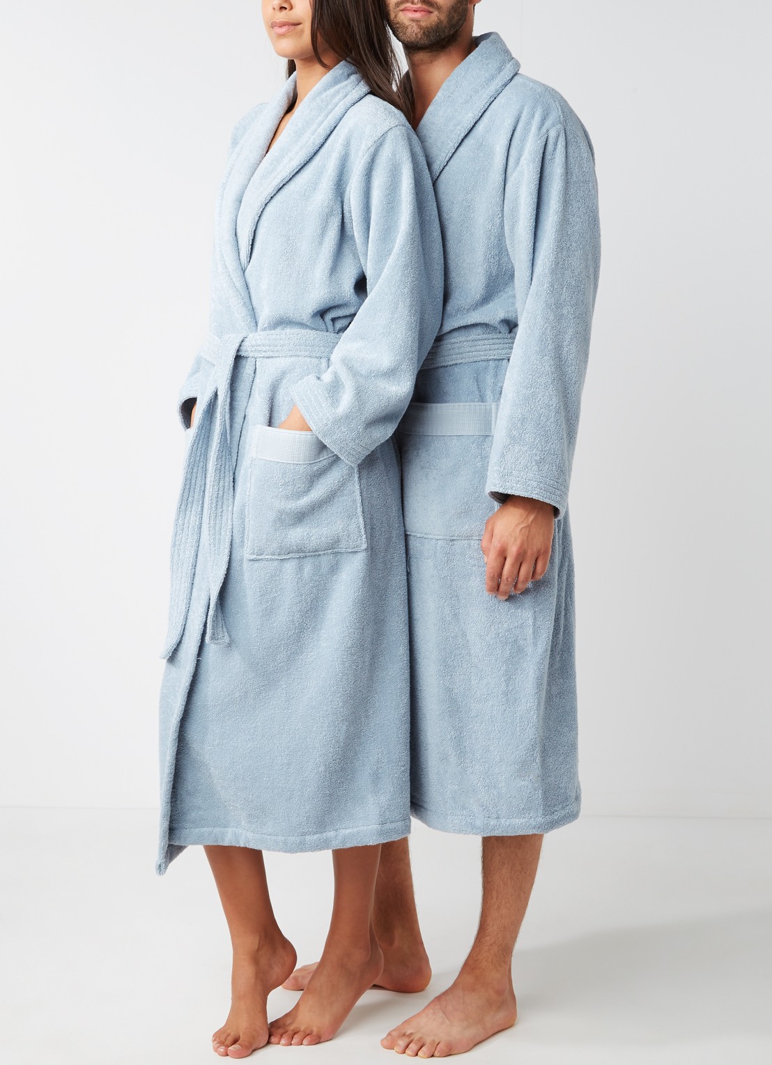 de Bijenkorf Home  Softness badjas van  katoen - unisex - voorkant 3 blauwgrijs