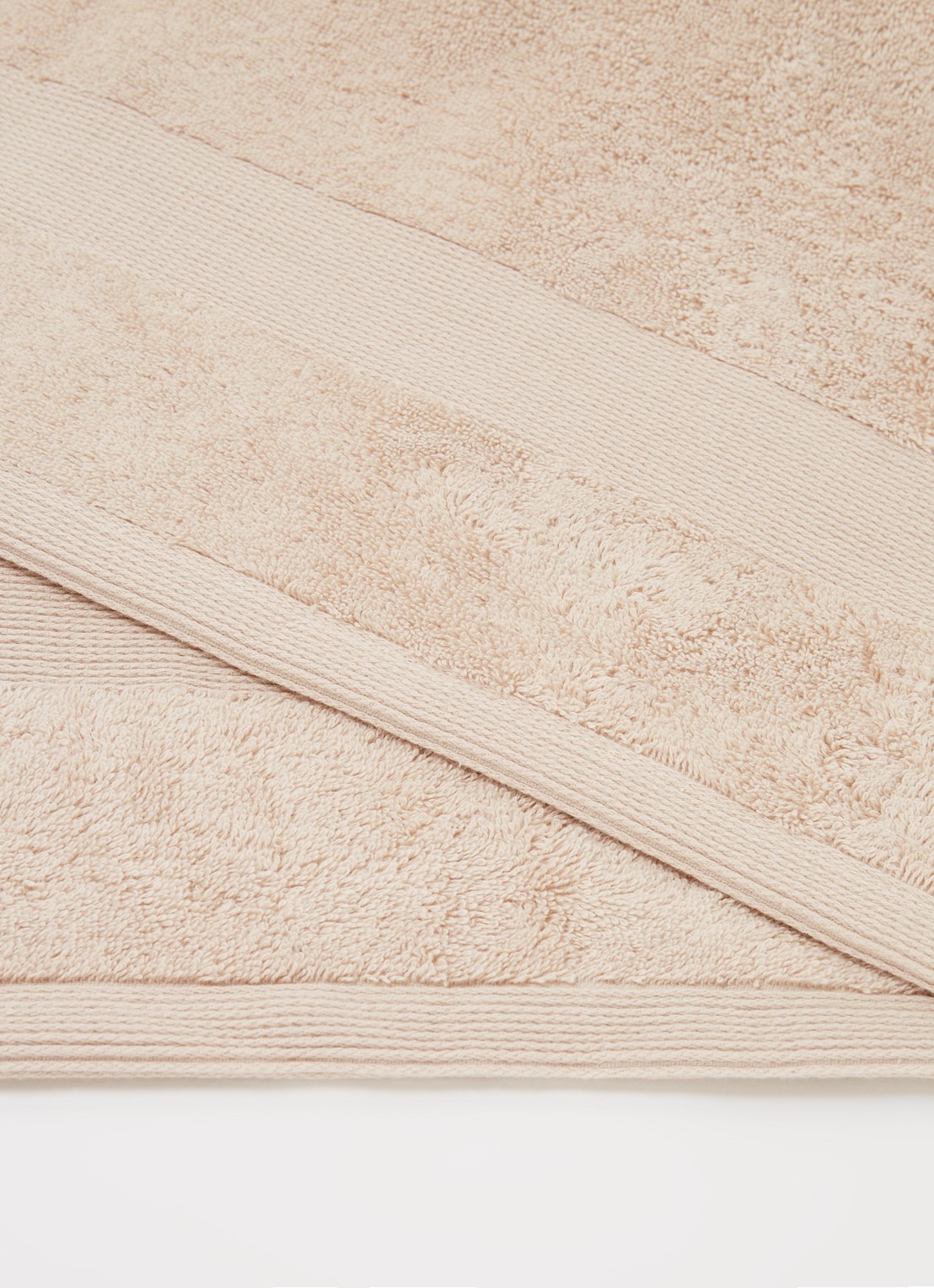 de Bijenkorf Home  Softness badlaken - 600 gr/m2 - 70 x 140 cm - detail beige