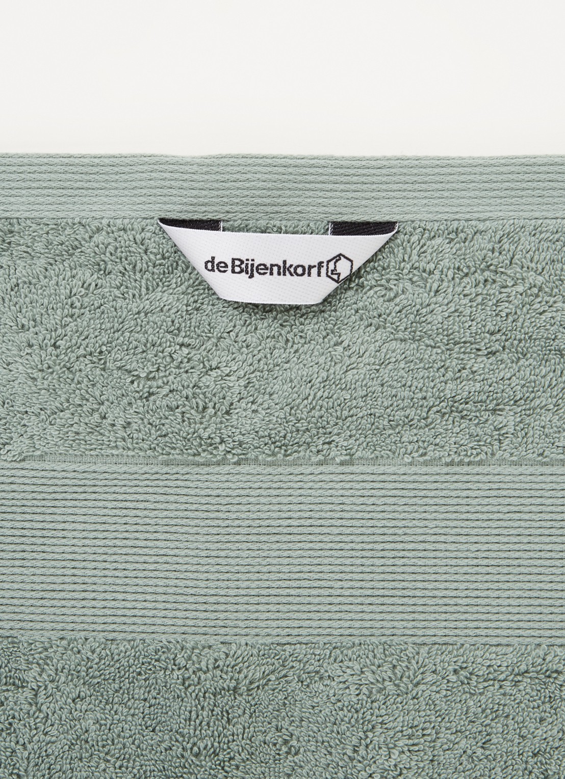 de Bijenkorf Home  Softness badlaken - 600 gr/m2 - 70 x 140 cm - detail zeegroen