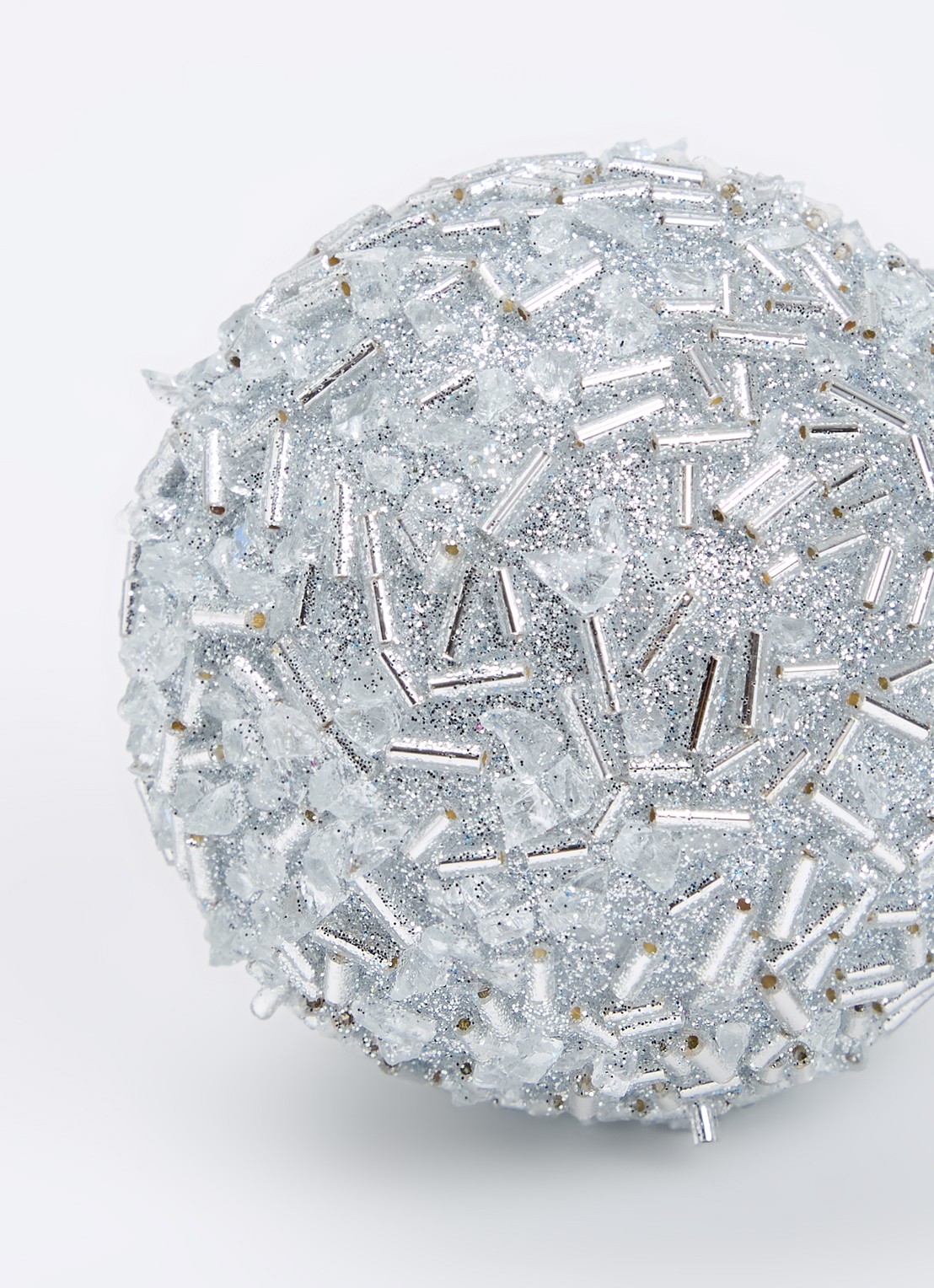 de Bijenkorf Home Zilver Hagel kerstbal 8 cm - detail 3 zilver