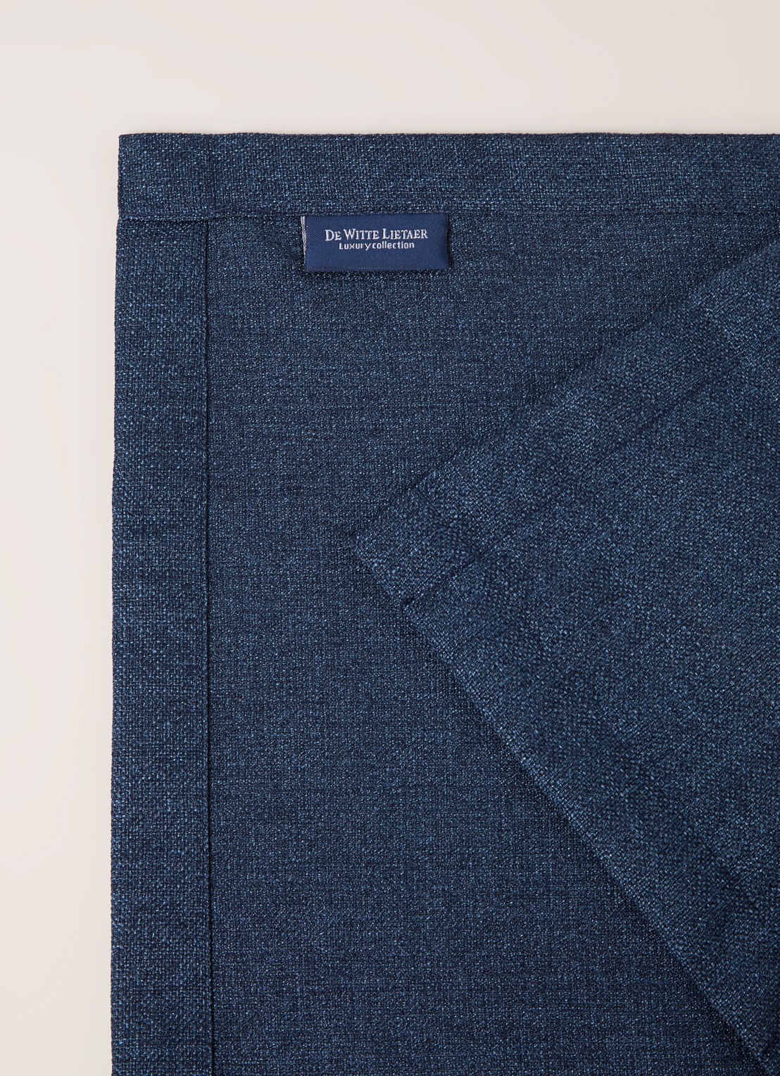 De Witte Lietaer Gibson tafelloper 145 x 50 cm - detail donkerblauw