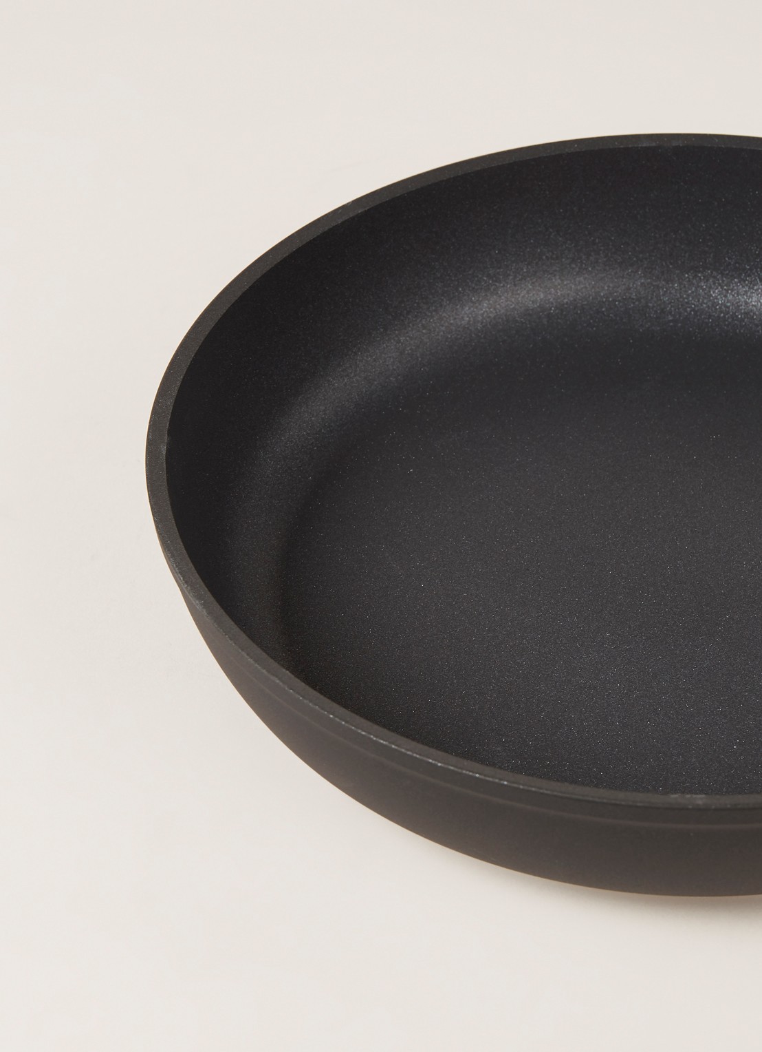 Demeyere Alu Comfort 3 koekenpan 24 cm - detail zwart