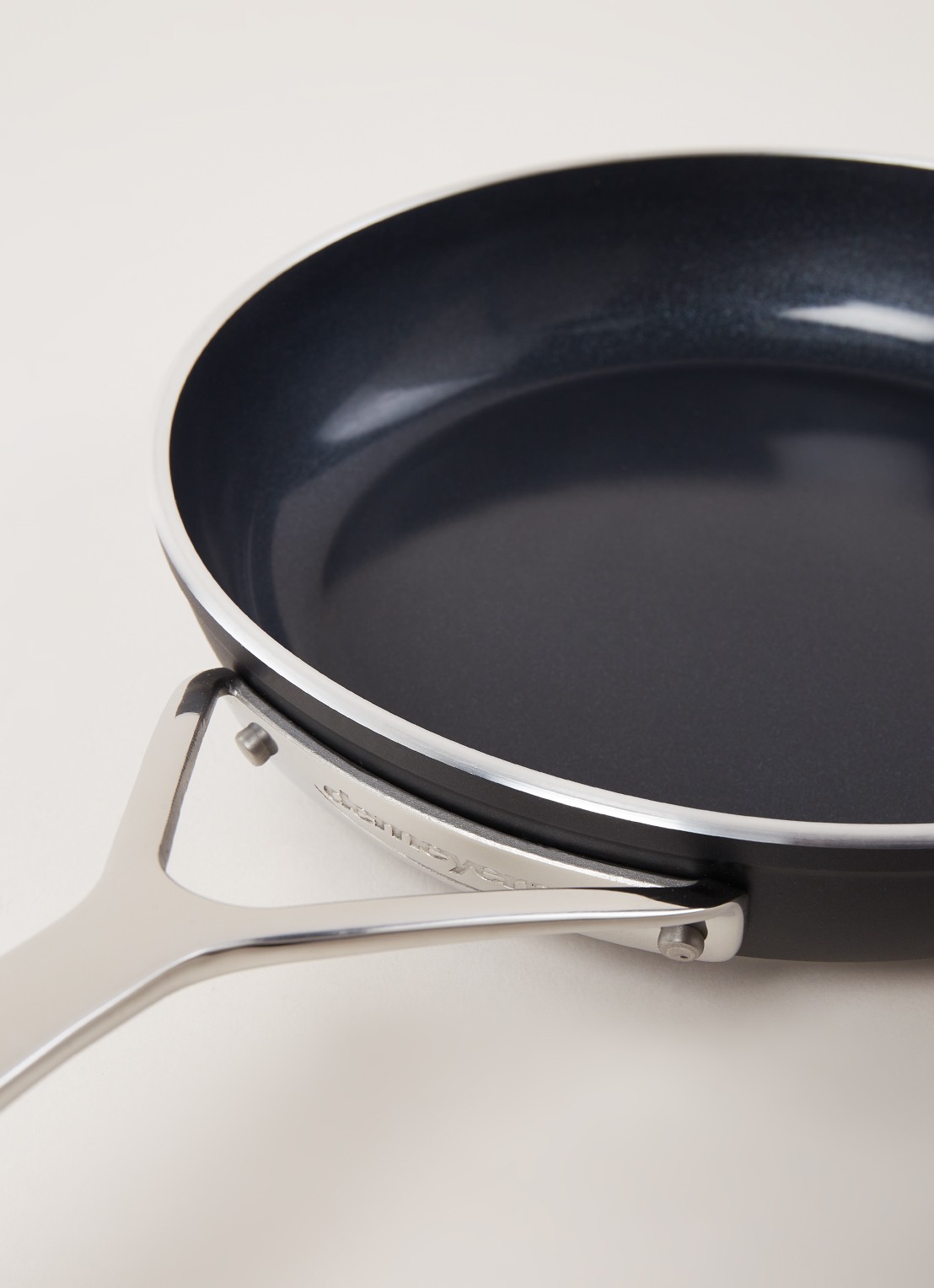 Demeyere Alu Pro 5 Ceraforce koekenpan 24 cm - detail 3 zwart