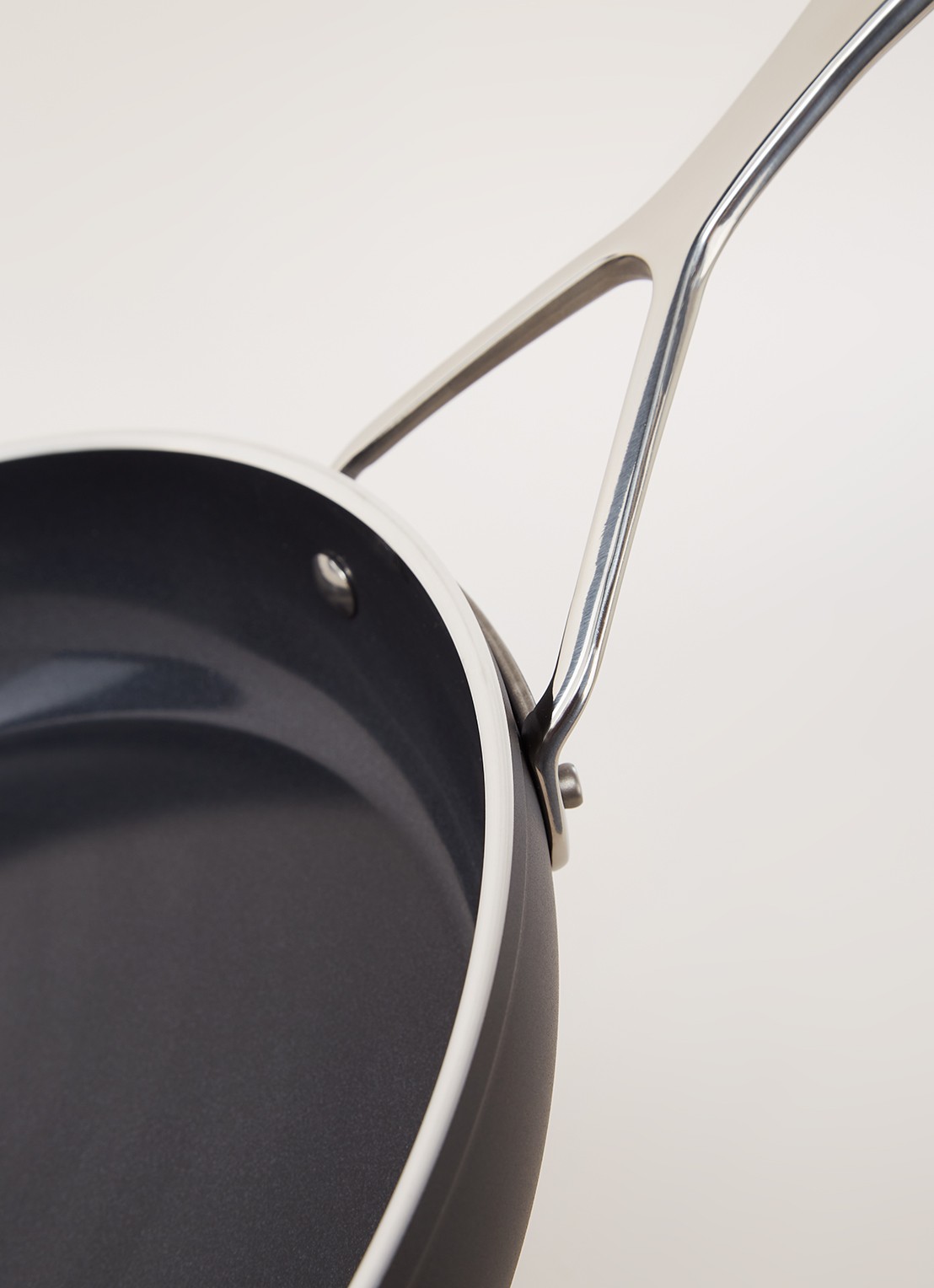 Demeyere Alu Pro 5 Ceraforce koekenpan 32 cm - detail zwart