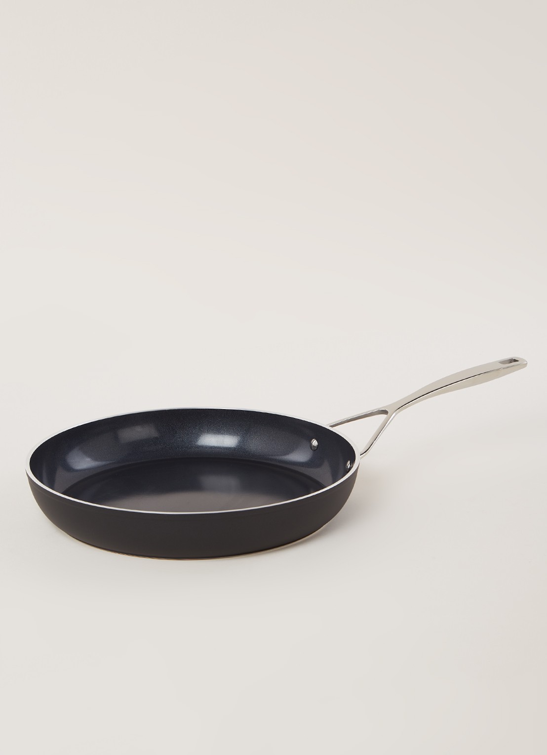 Demeyere Alu Pro 5 Ceraforce koekenpan 32 cm - voorkant 3 zwart