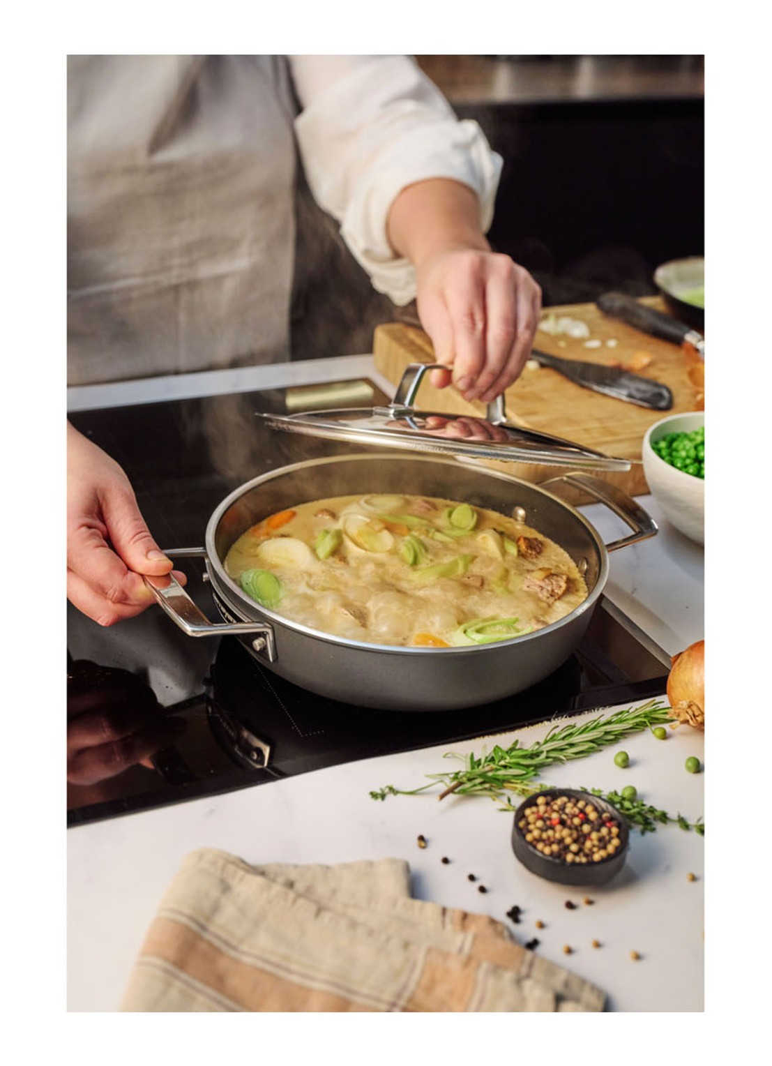 Demeyere Alu Pro 5 Ceraforce lage kookpan met deksel 24 cm - detail 4 undefined