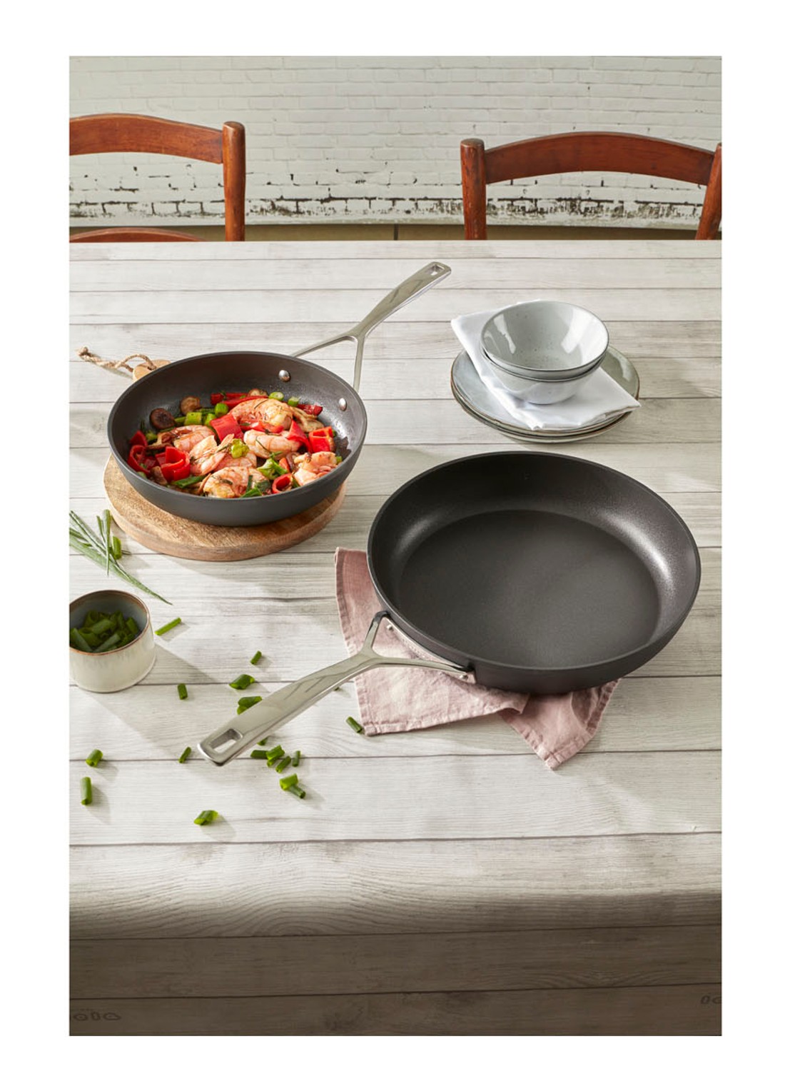 Demeyere Alu Pro 5 koekenpan Ø24 cm - voorkant 2 zwart