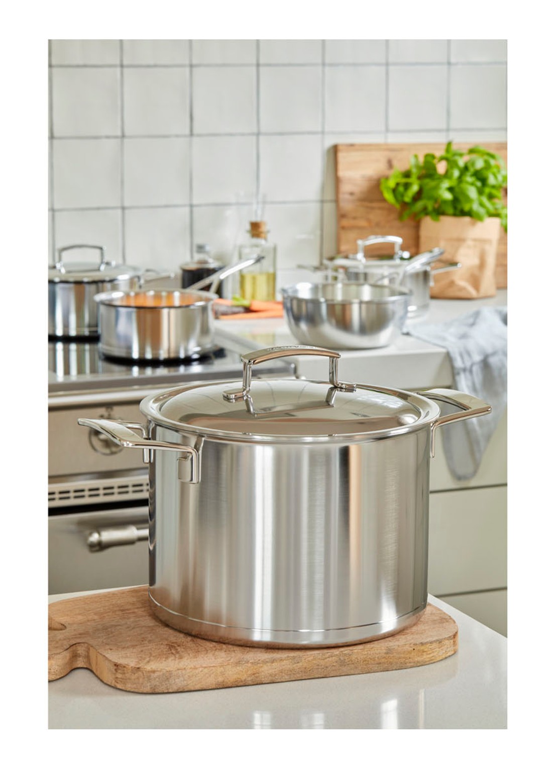 Demeyere Silver soeppan met deksel Ø24 cm - voorkant 2 roestvrijstaal