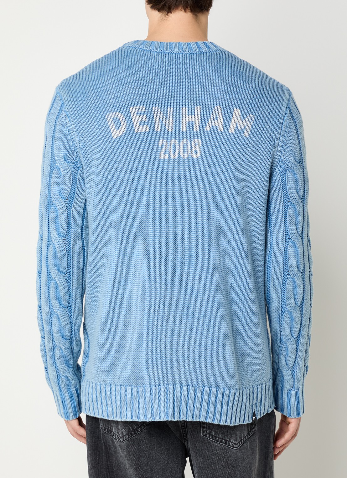 Denham Grant kabelgebreide trui in wolblend met ingebreid logo - detail lichtblauw
