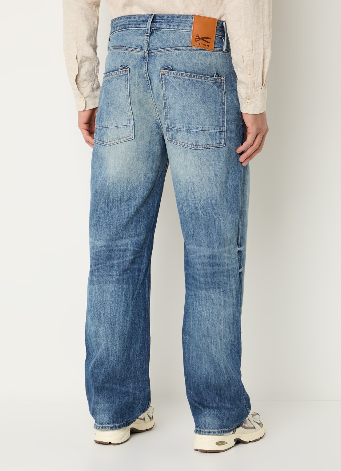 Denham Sasuke R 040 loose fit jeans met lichte wassing - achterkant indigo
