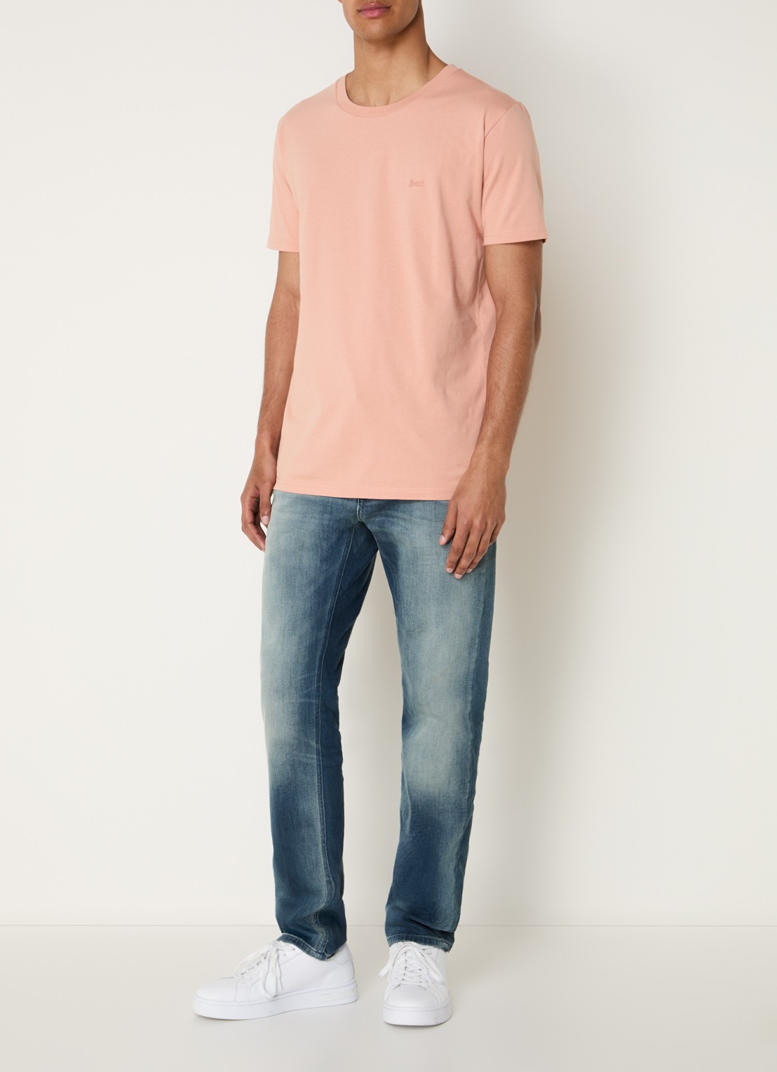 Denham T-shirt met logoborduring - voorkant 4 abrikoos