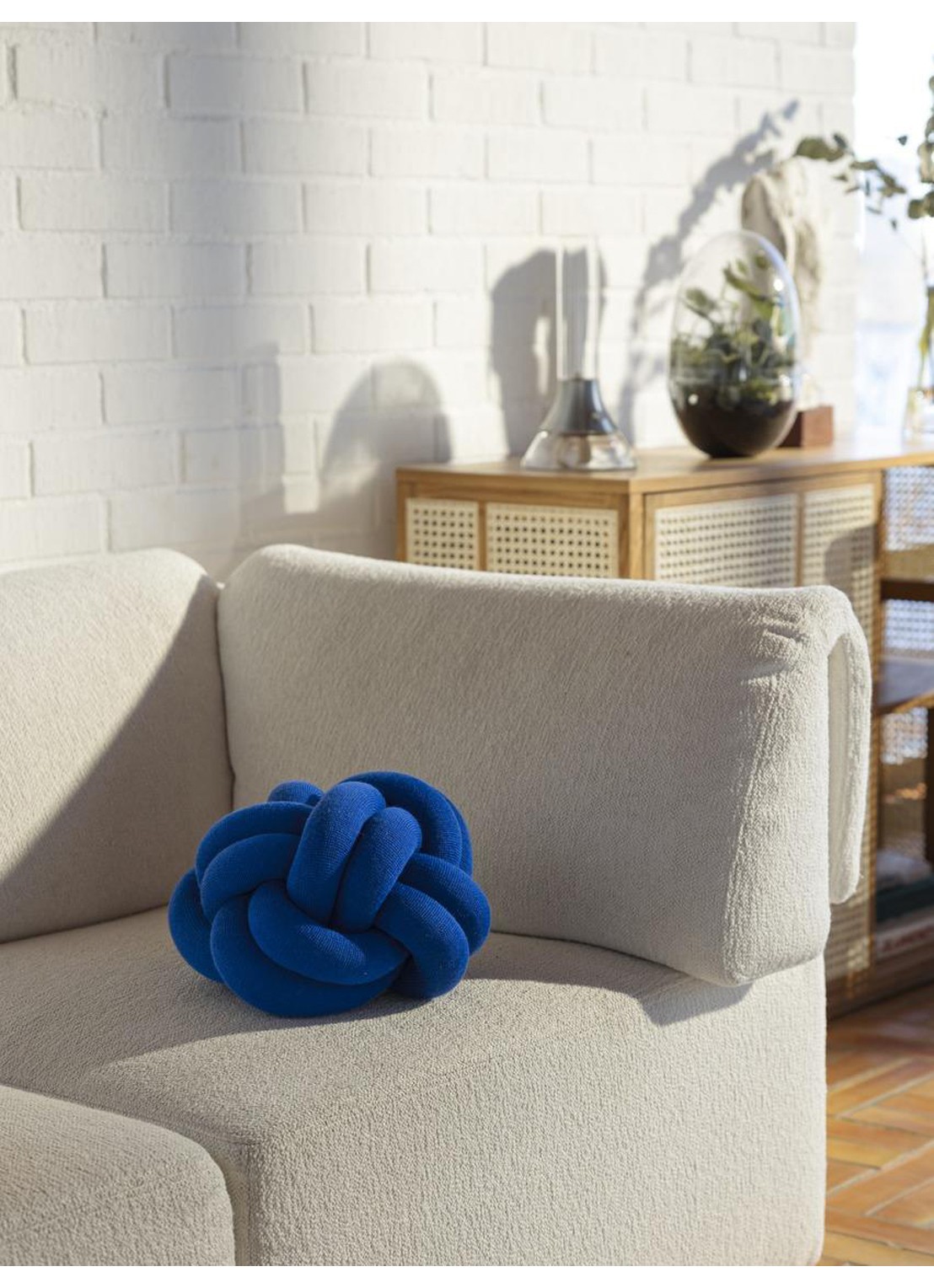 Design House Stockholm Knot sierkussen 30 x 30   - voorkant 3 kobaltblauw
