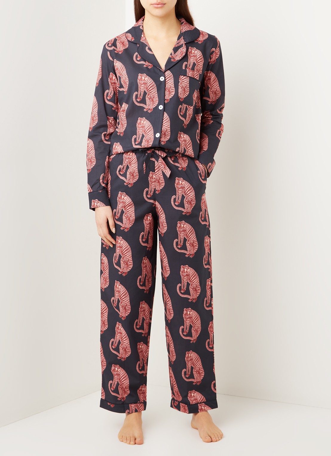 Desmond & Dempsey Tiger pyjamaset van  katoen met print - voorkant 2 donkerblauw