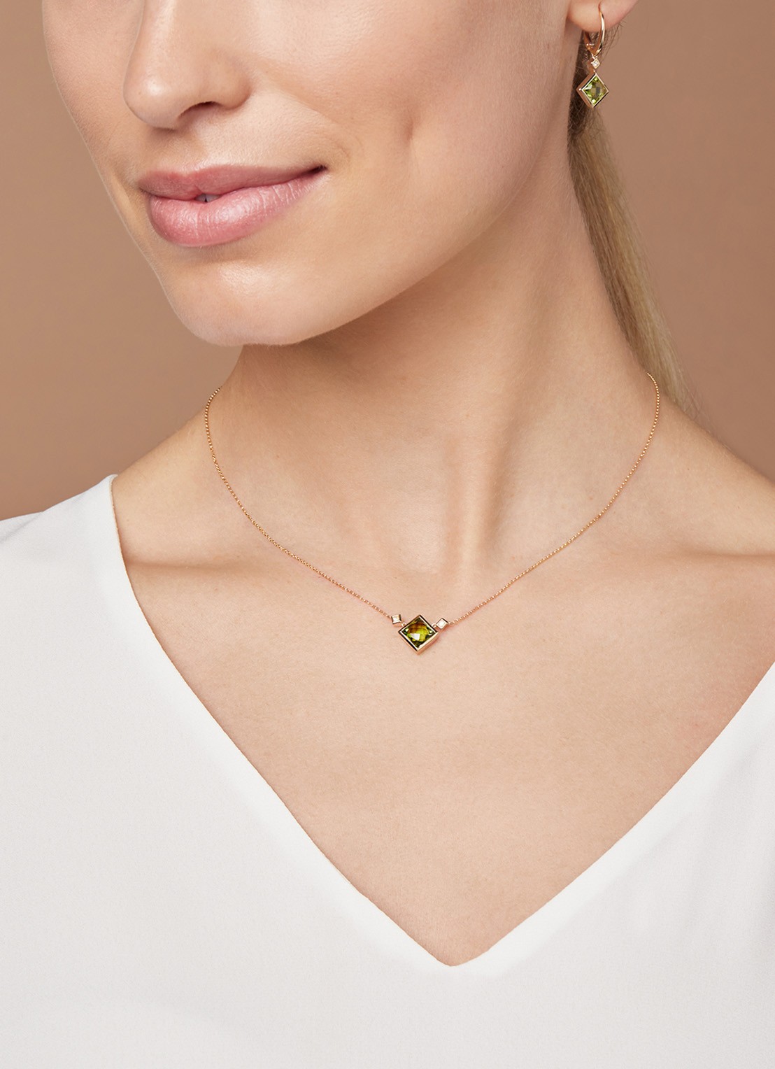 Diamond Point Geelgouden collier 2.10 ct peridoot Philosophy - voorkant 2 geelgoud