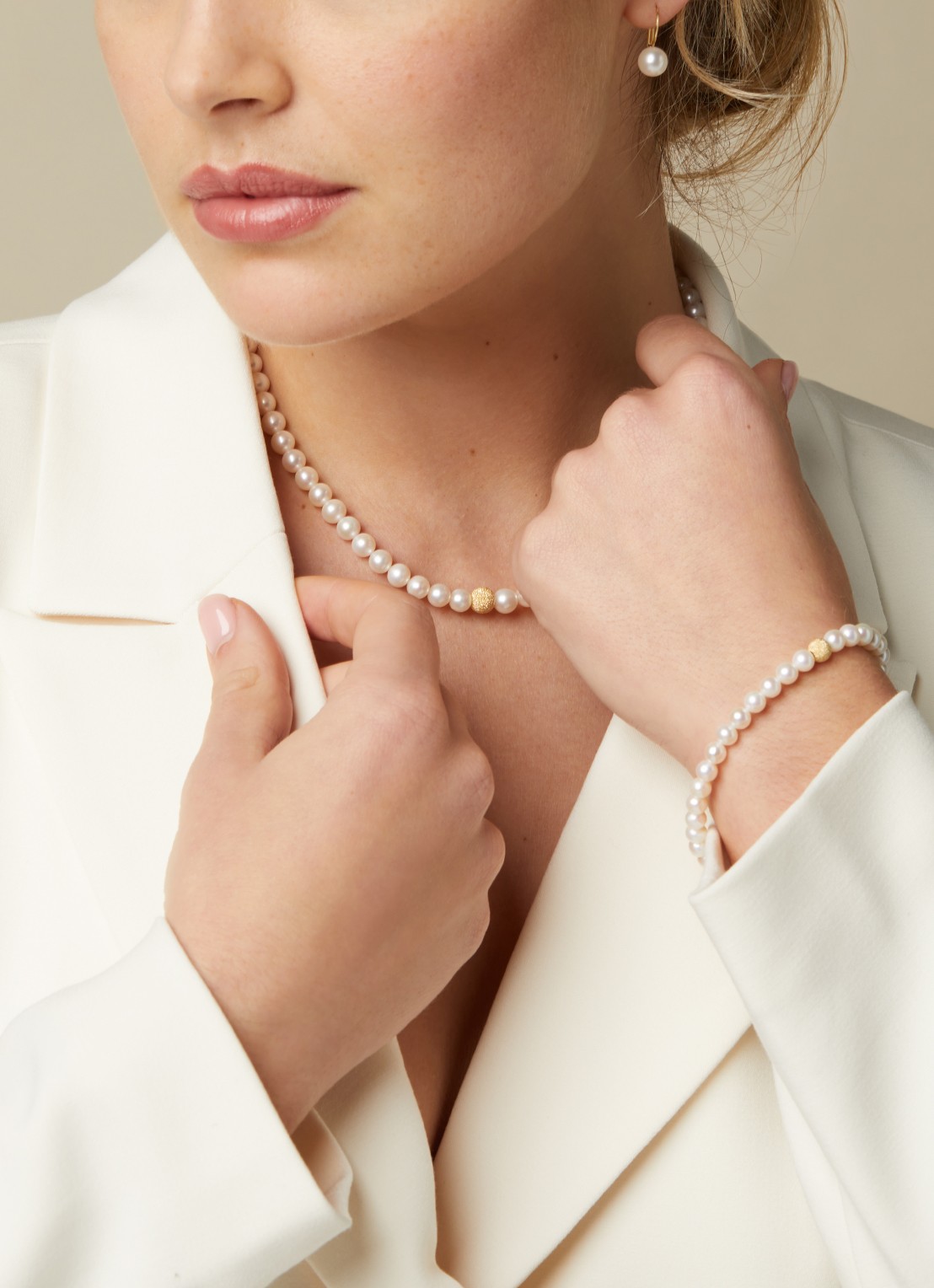 Diamond Point Geelgouden collier witte zoetwaterparel Rivièra - voorkant 2 wit