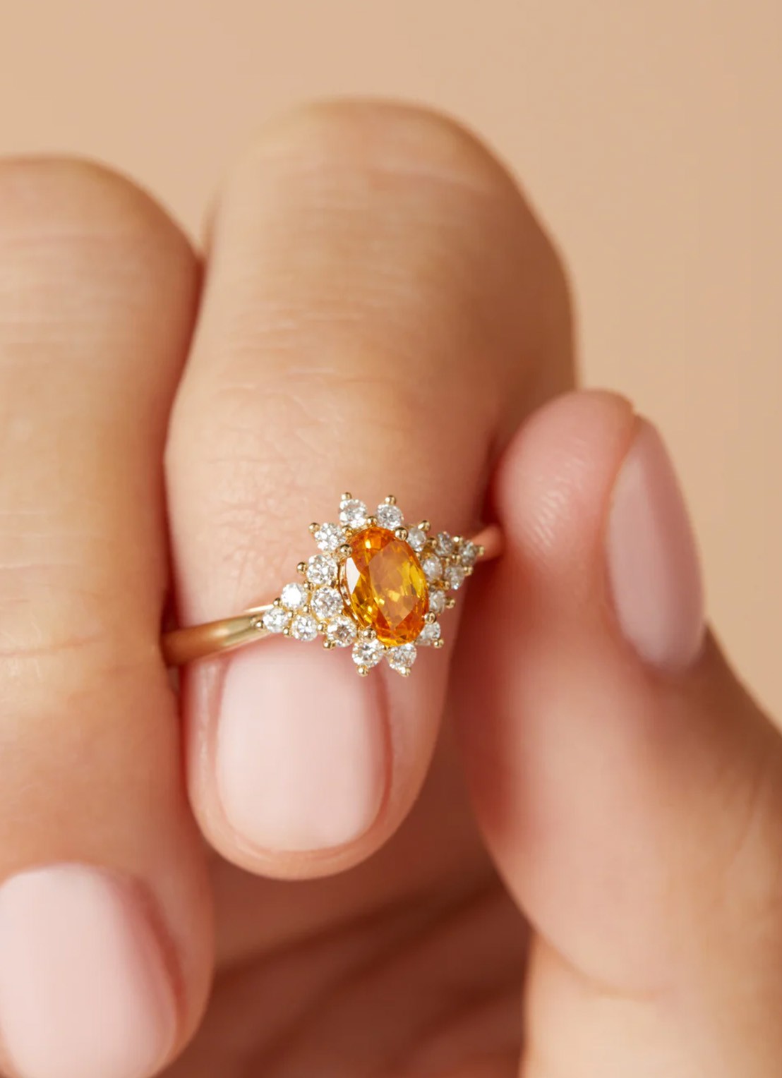 Diamond Point Geelgouden ring, 0.60 ct gele saffier, Eden - voorkant 2 geelgoud