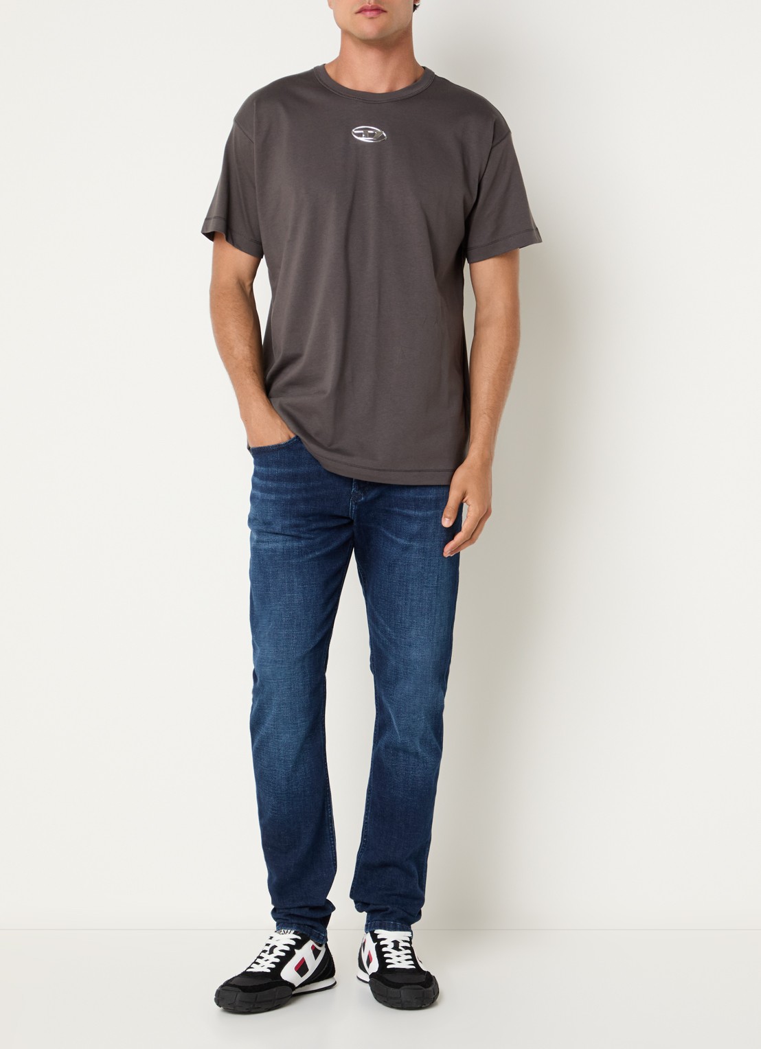 Diesel 1979 Sleenker skinny jeans met donkere wassing en steekzakken - voorkant 3 indigo