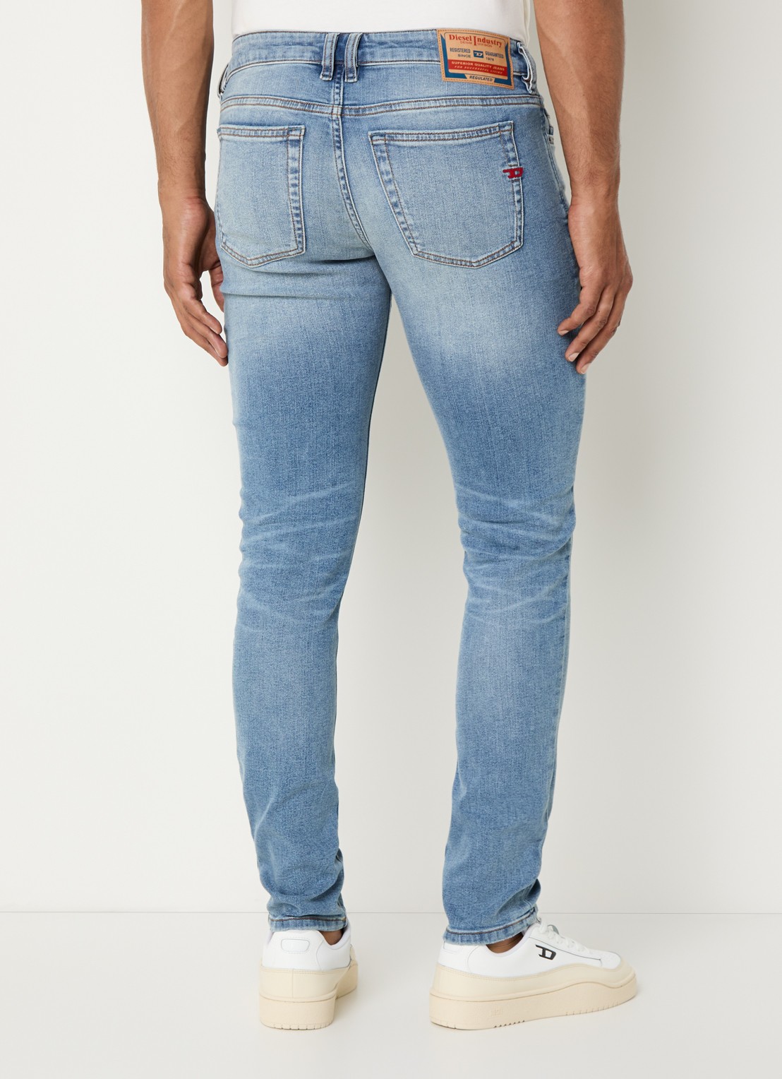 Diesel 1979 Sleenker slim fit jeans met lichte wassing - achterkant 3 indigo