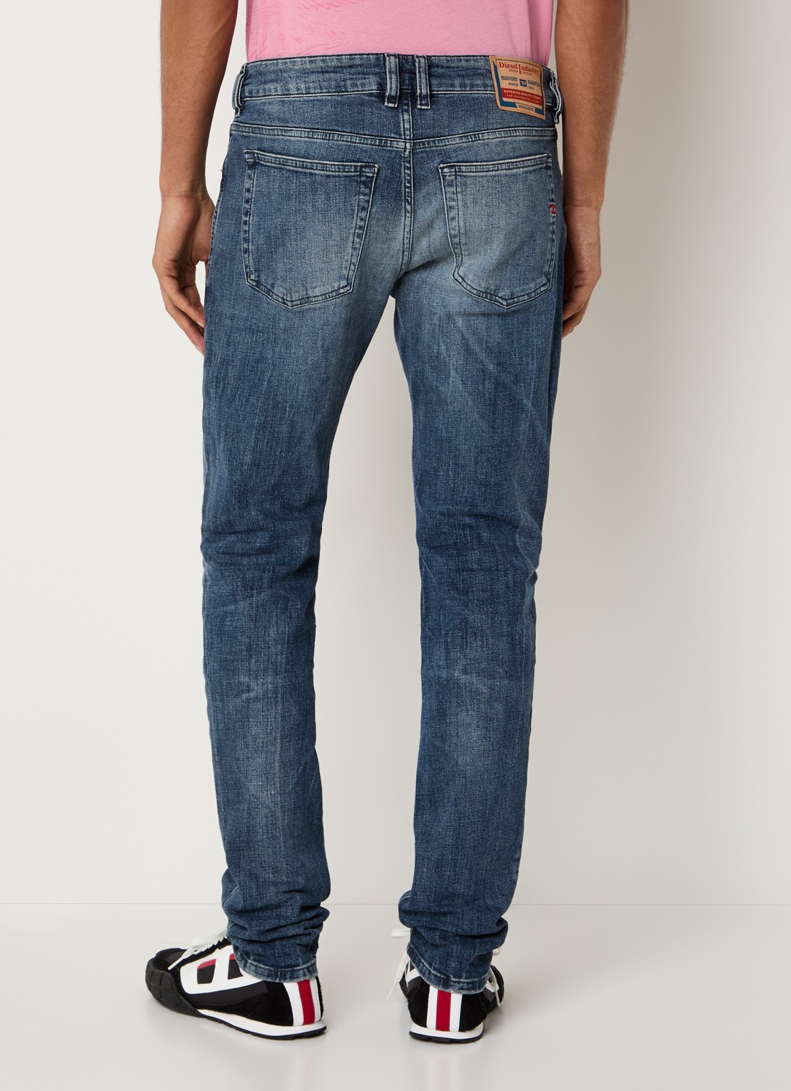 Diesel 1979 Slim fit jeans met gekleurde wassing en steekzakken - achterkant 3 indigo