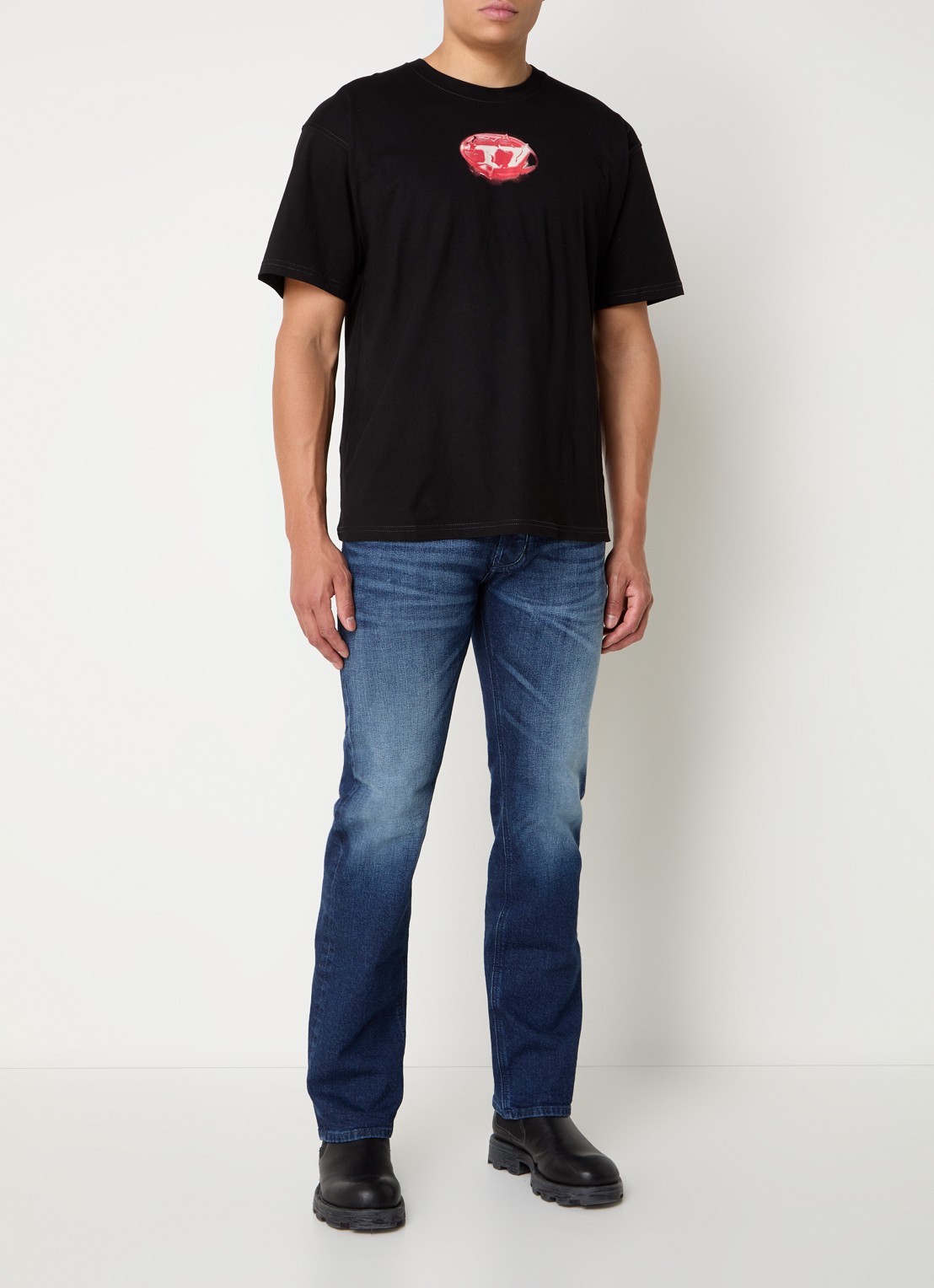 Diesel 1985 Larkee slim fit jeans met donkere wassing - voorkant 3 indigo