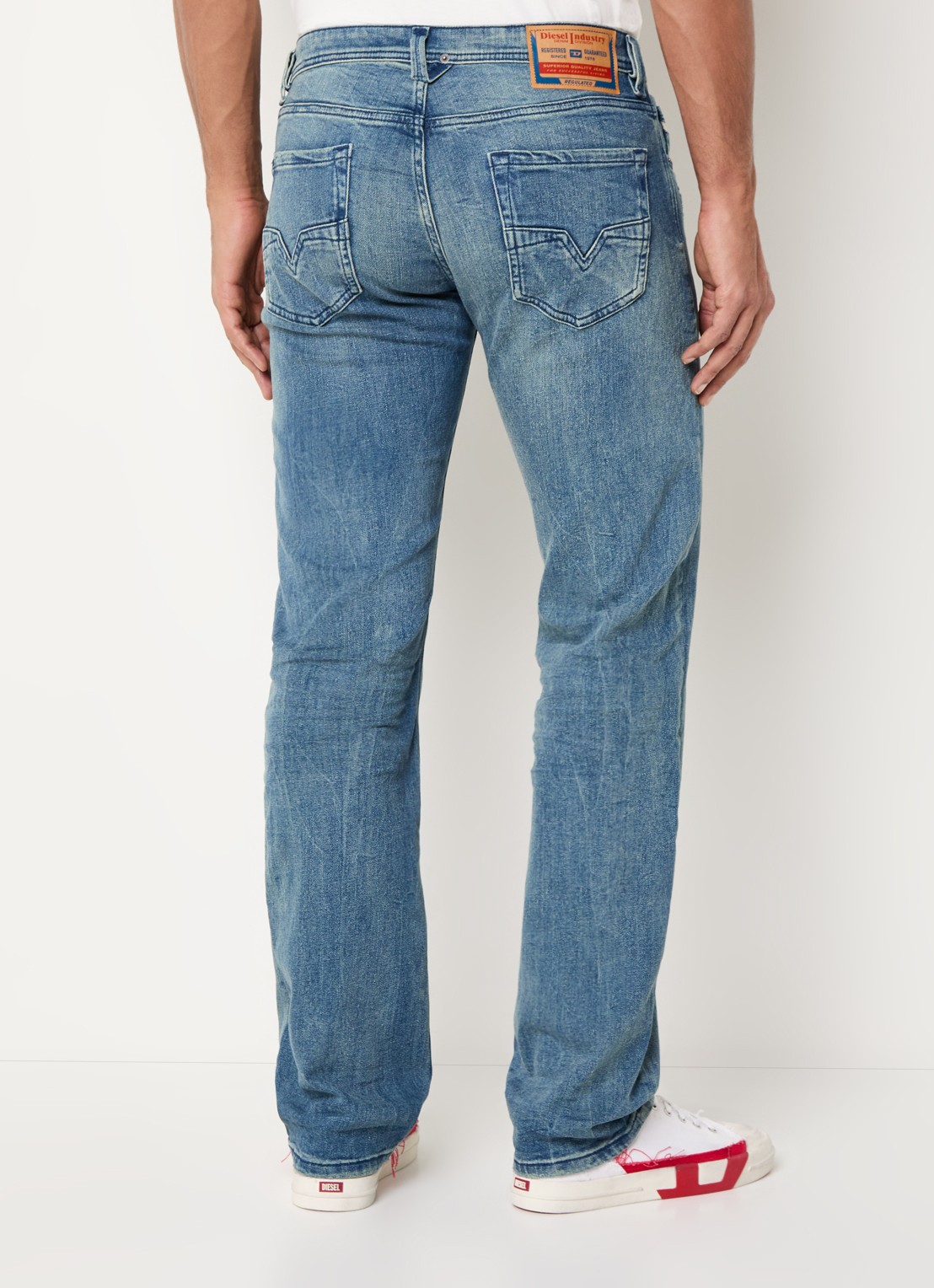 Diesel 1985 Larkee slim fit jeans met medium wassing - achterkant 9 indigo