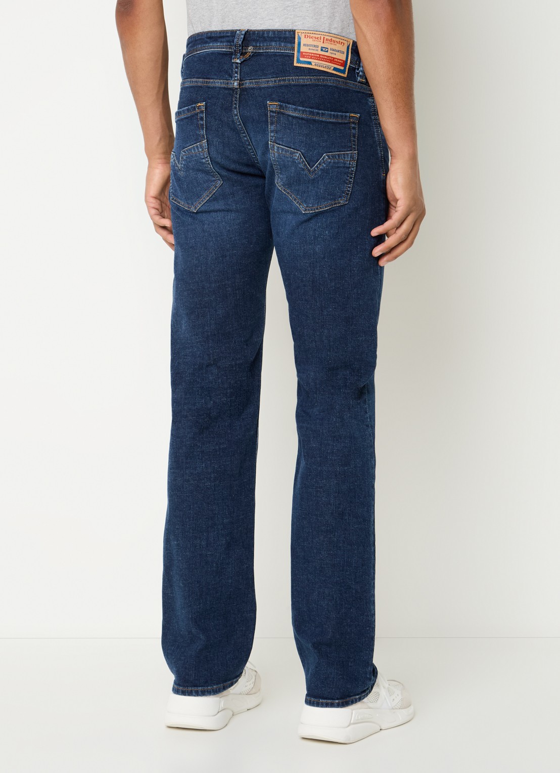Diesel 1985 Larkee straight leg jeans met donkere wassing - achterkant indigo