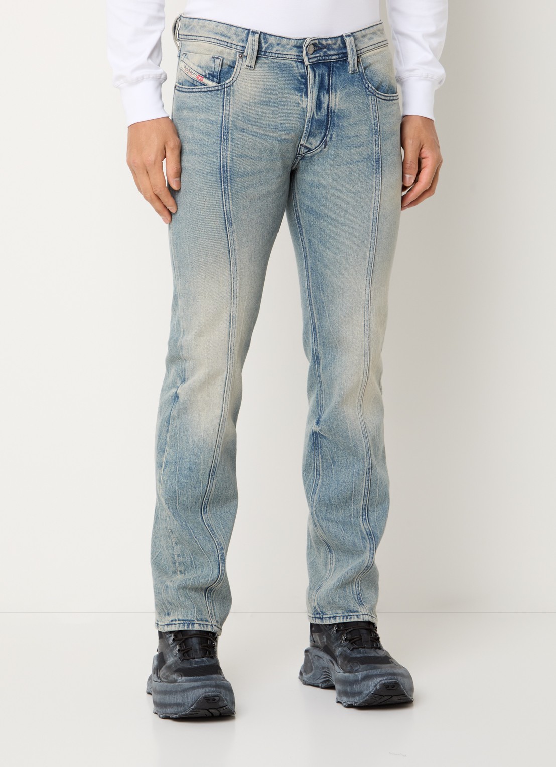 Diesel 1985 Larkee straight leg jeans met verwassen afwerking - detail 4 indigo