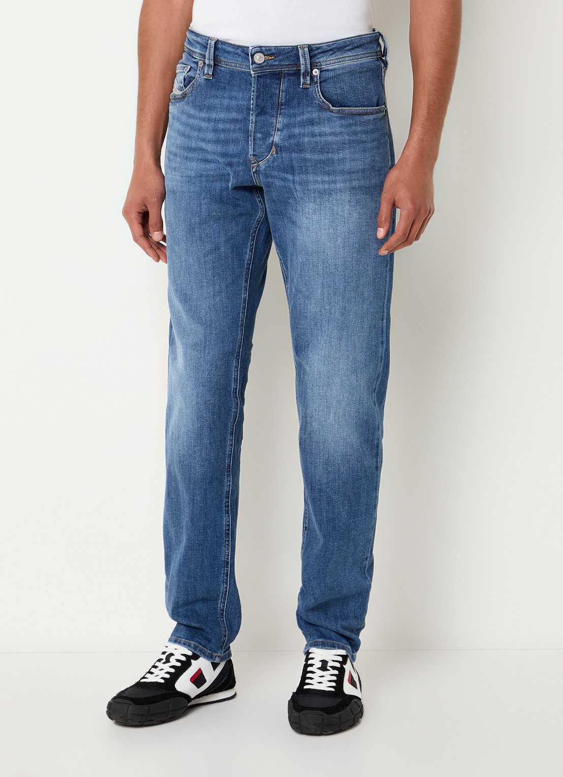 Diesel 1986 Larkee-Beex straight leg jeans met lichte wassing  - detail 2 indigo