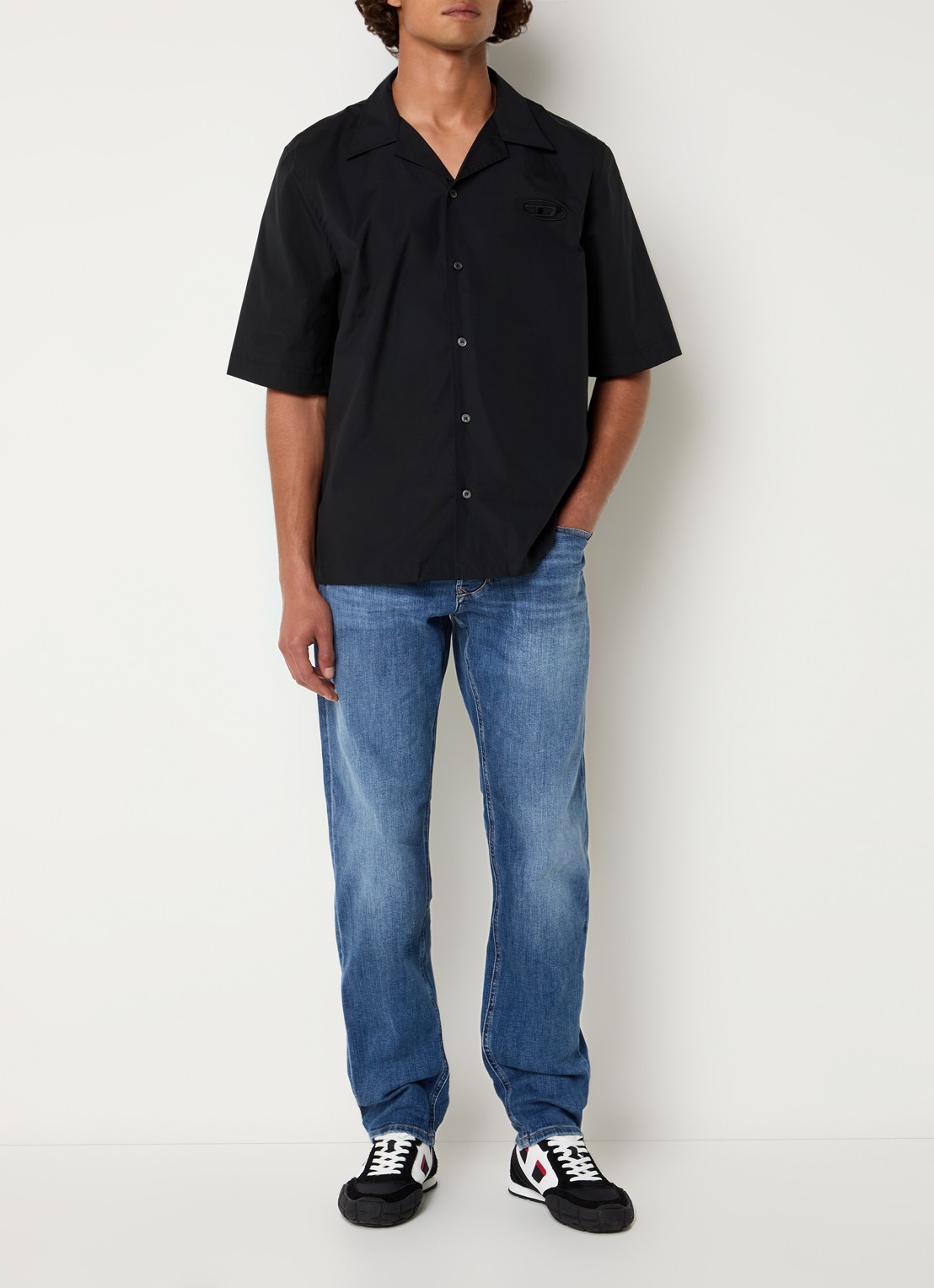 Diesel 1986 Larkee-Beex straight leg jeans met lichte wassing  - voorkant 5 indigo