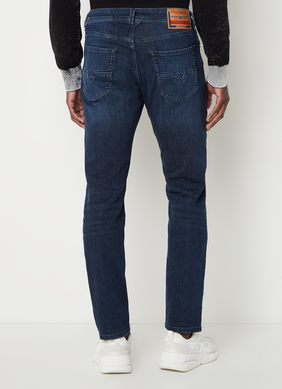 Diesel 1986 Larkee slim fit jeans met donkere wassing  - achterkant 5 indigo