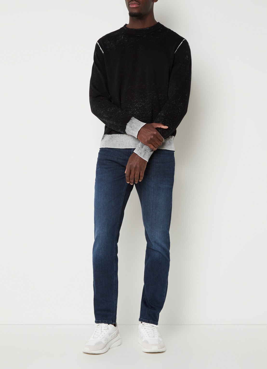 Diesel 1986 Larkee slim fit jeans met donkere wassing  - voorkant 2 indigo