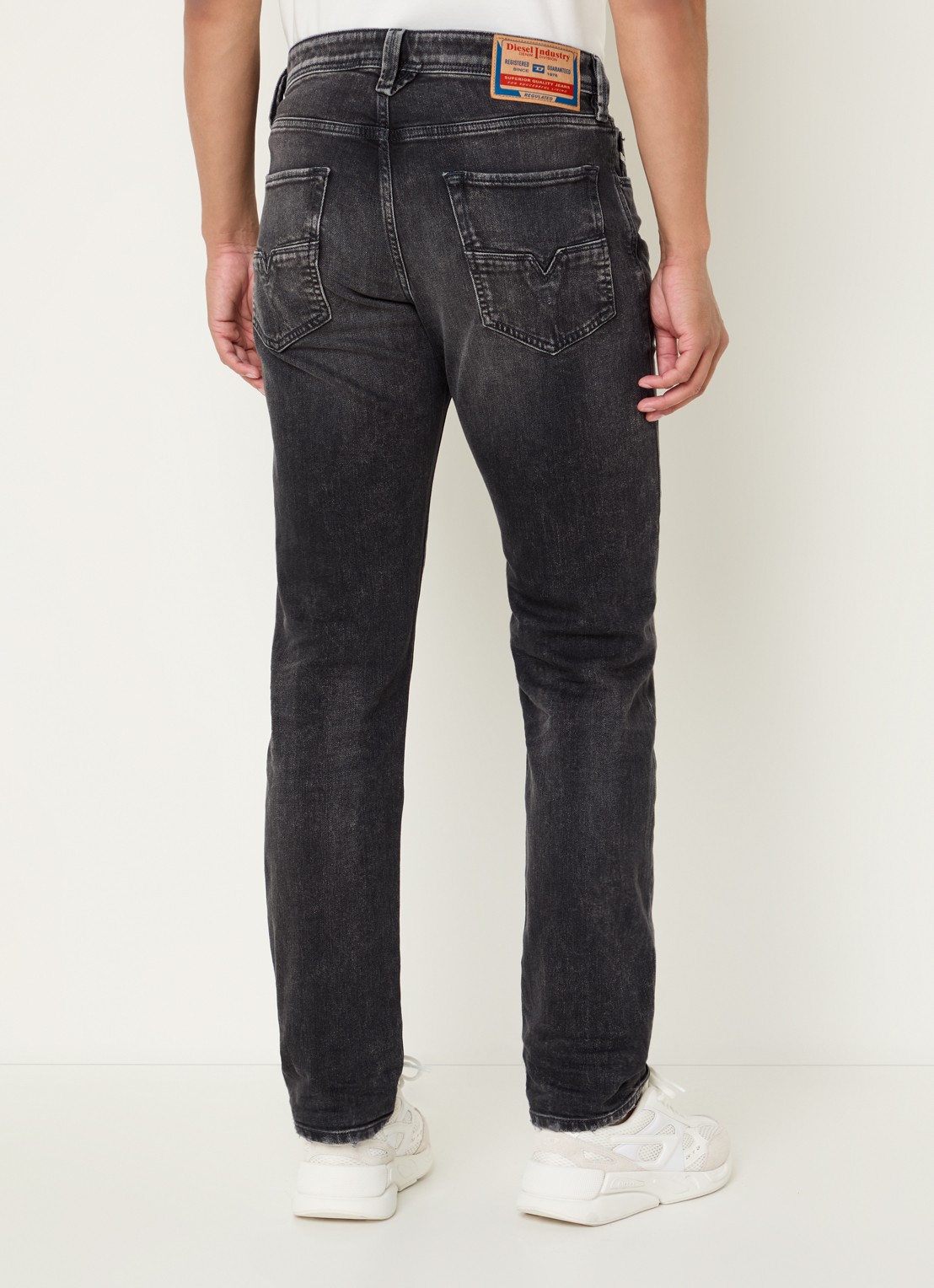 Diesel 1986 Larkee slim fit jeans met gekleurde wassing - achterkant 5 zwart